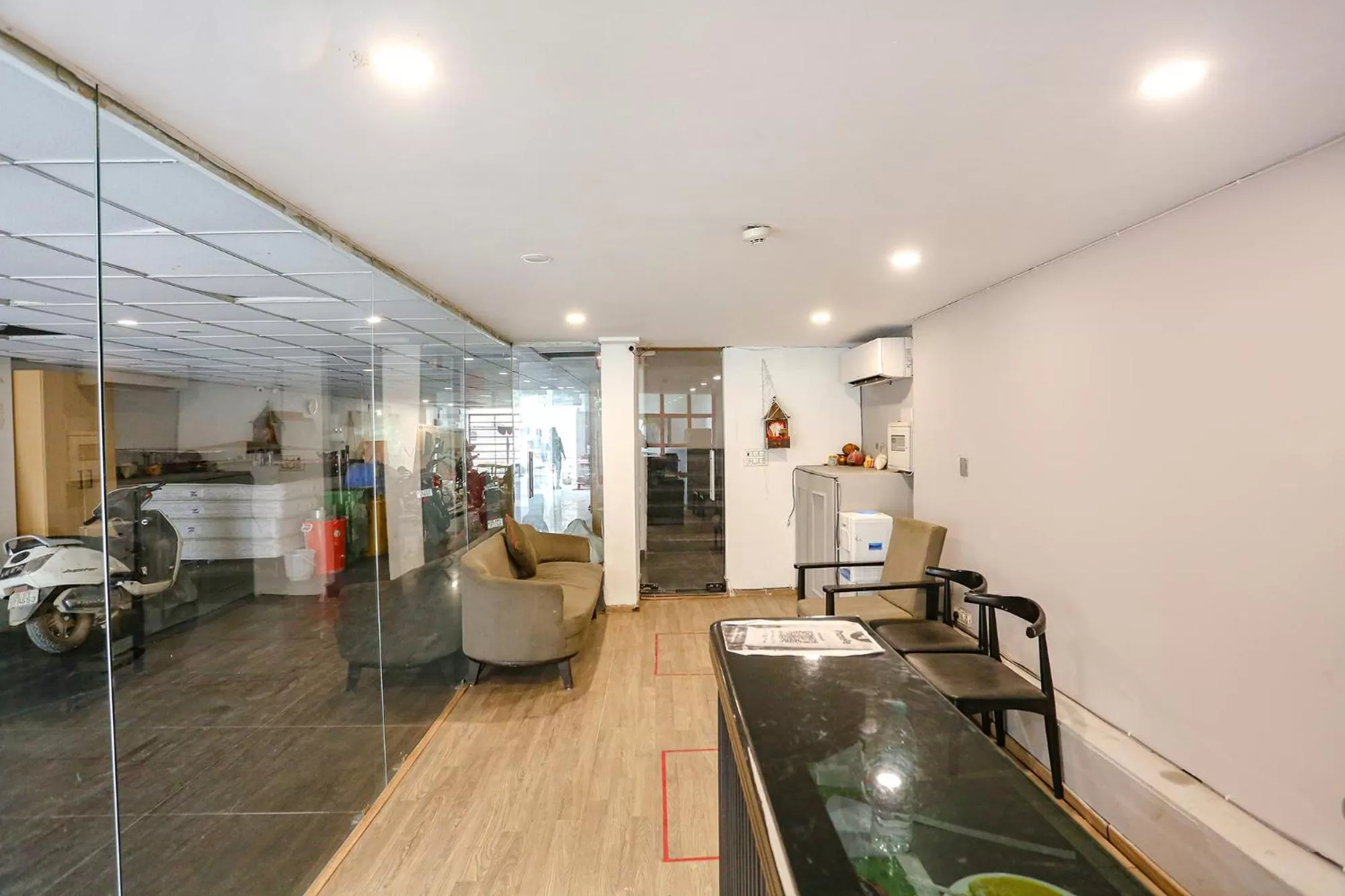 Seating area, Lobby/Reception in FabHotel Roseman