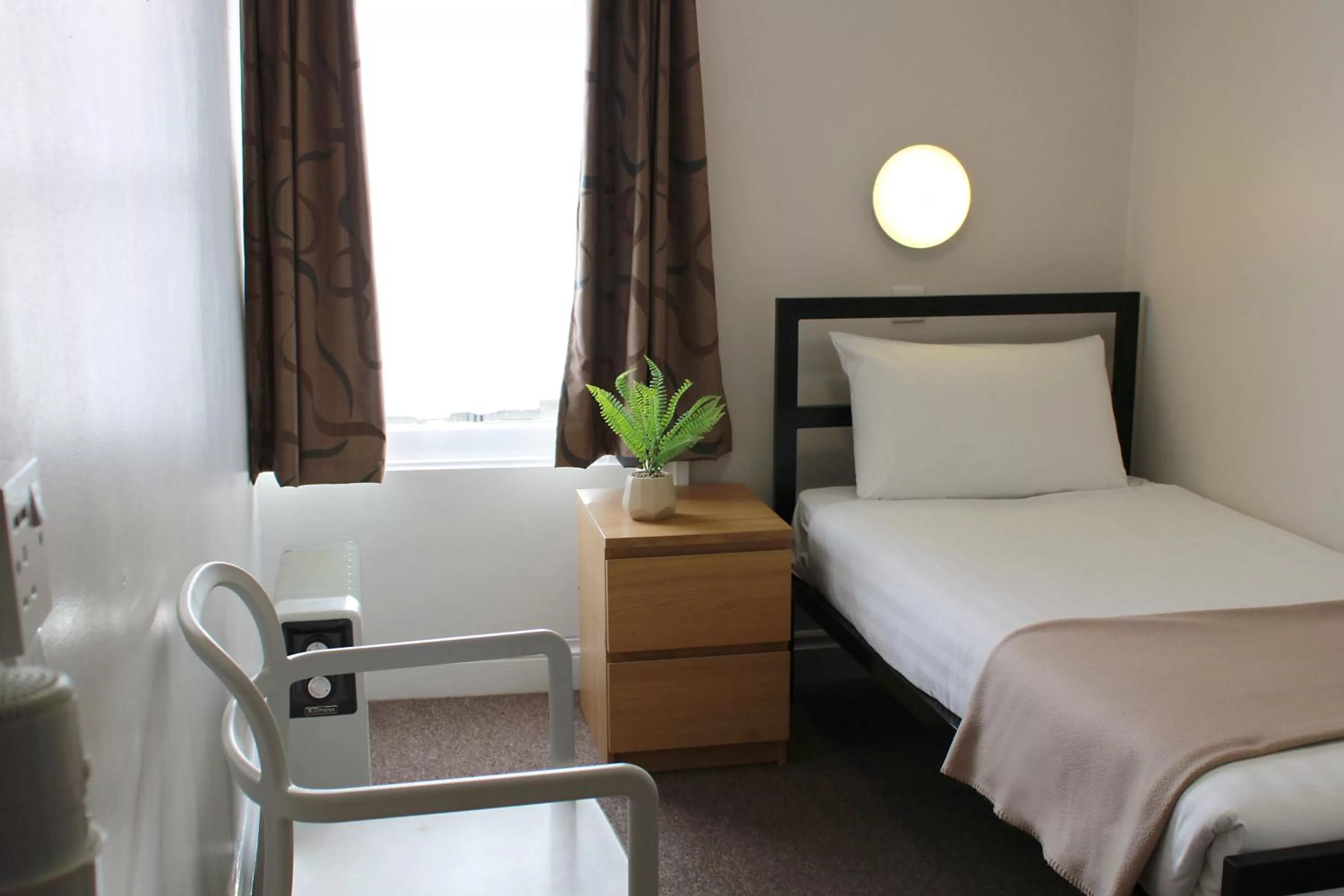 Bedroom, Bed in Lords Hotel