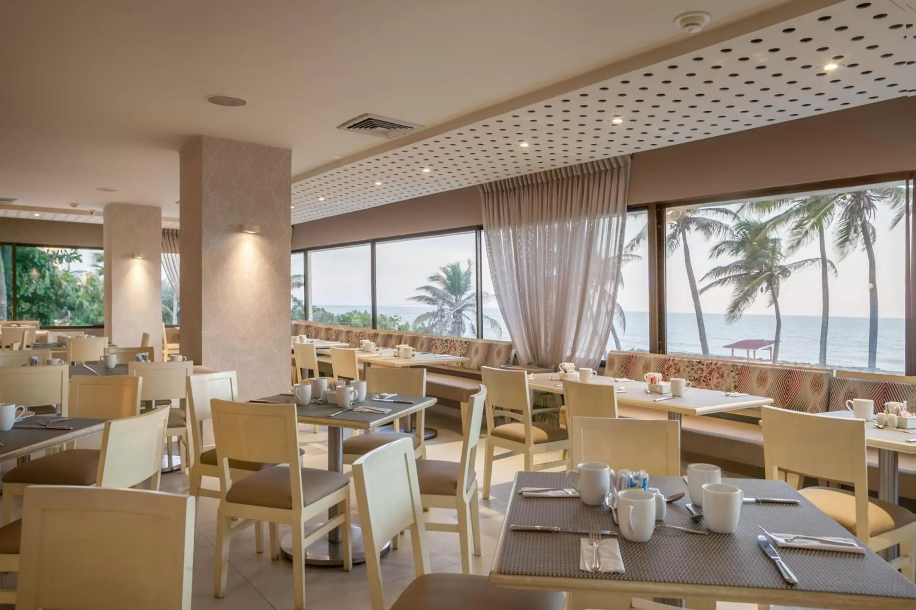 Restaurant/Places to Eat in Hotel Capilla del Mar
