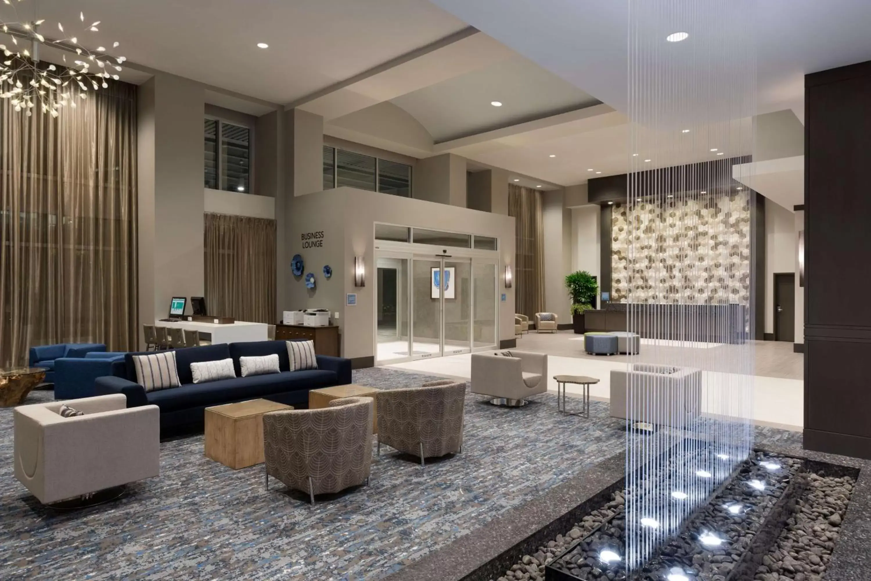 Lobby or reception, Lounge/Bar in Embassy Suites by Hilton The Woodlands