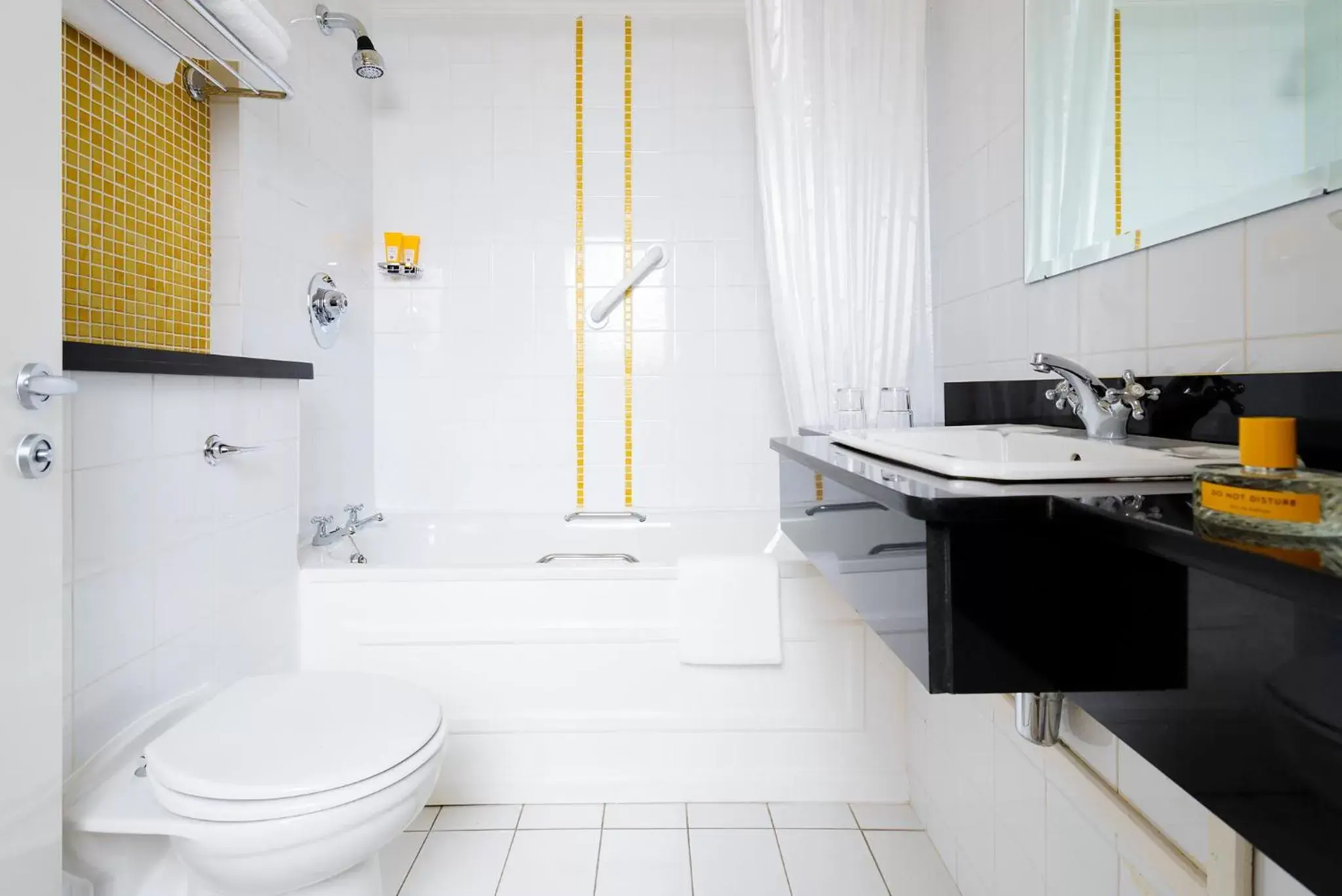 Shower, Bathroom in Dingle Bay Hotel