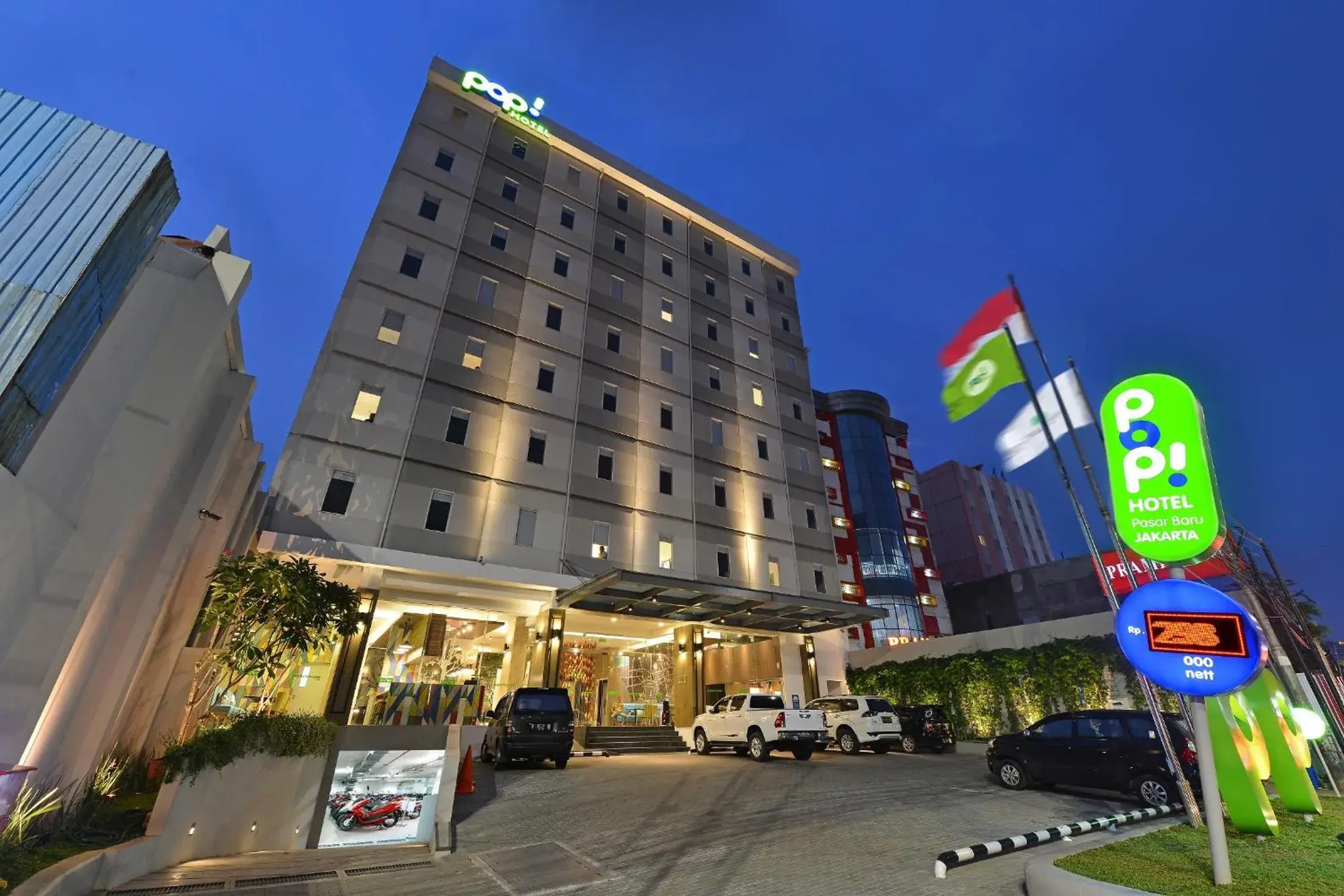 Facade/entrance, Property Building in POP Hotel Pasar Baru Jakarta