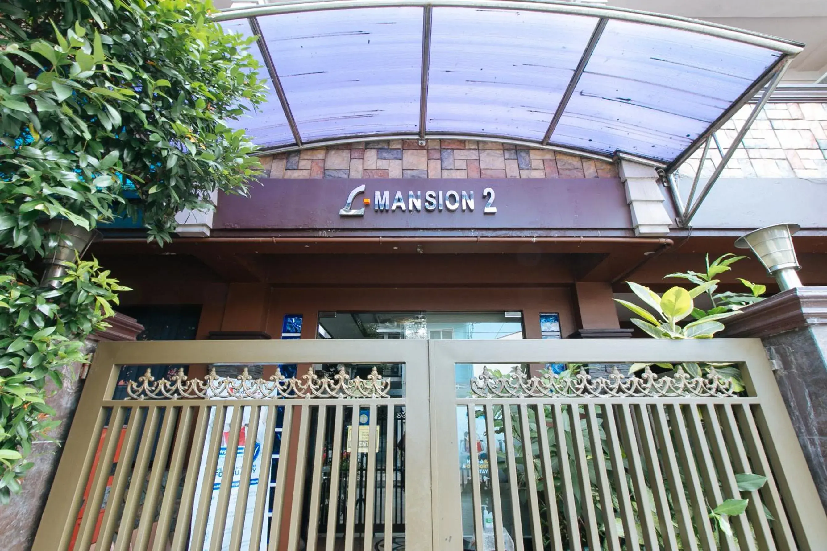 Facade/entrance in L Mansion 2 Palanan Makati City