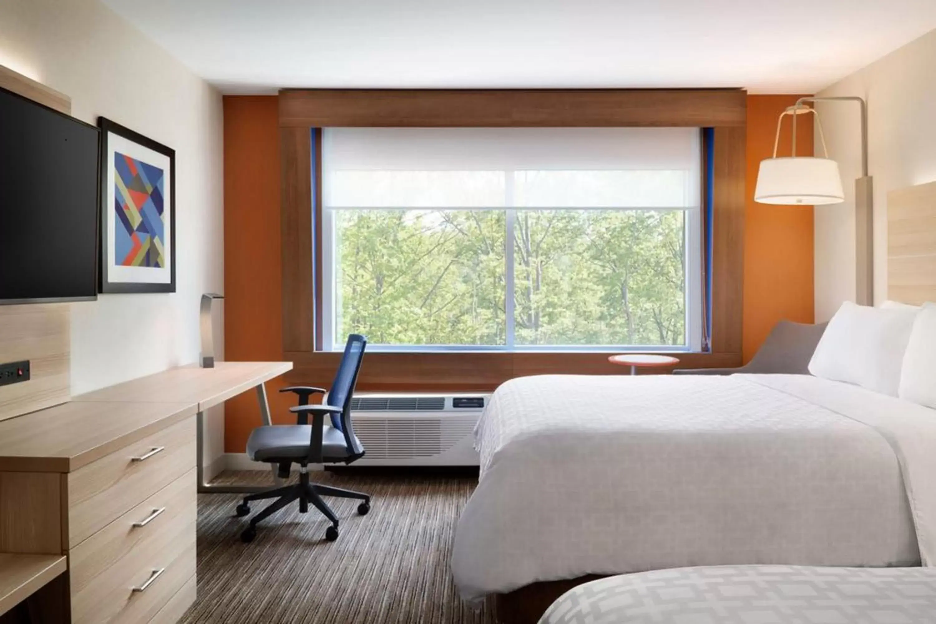 Bedroom in Holiday Inn Express - Newark Airport - Elizabeth, an IHG Hotel