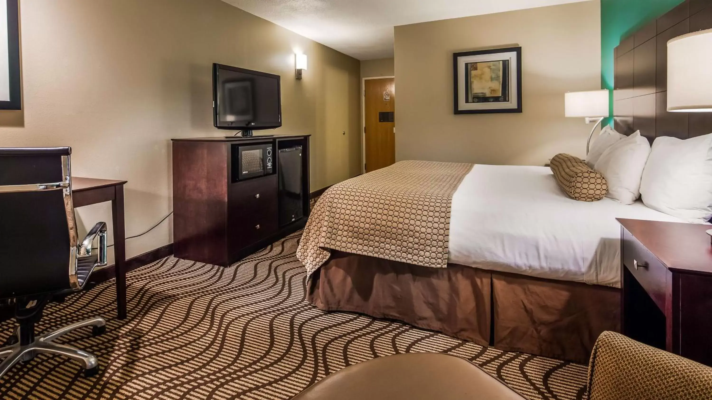 Photo of the whole room, Bed in Best Western Plus Lonoke Hotel