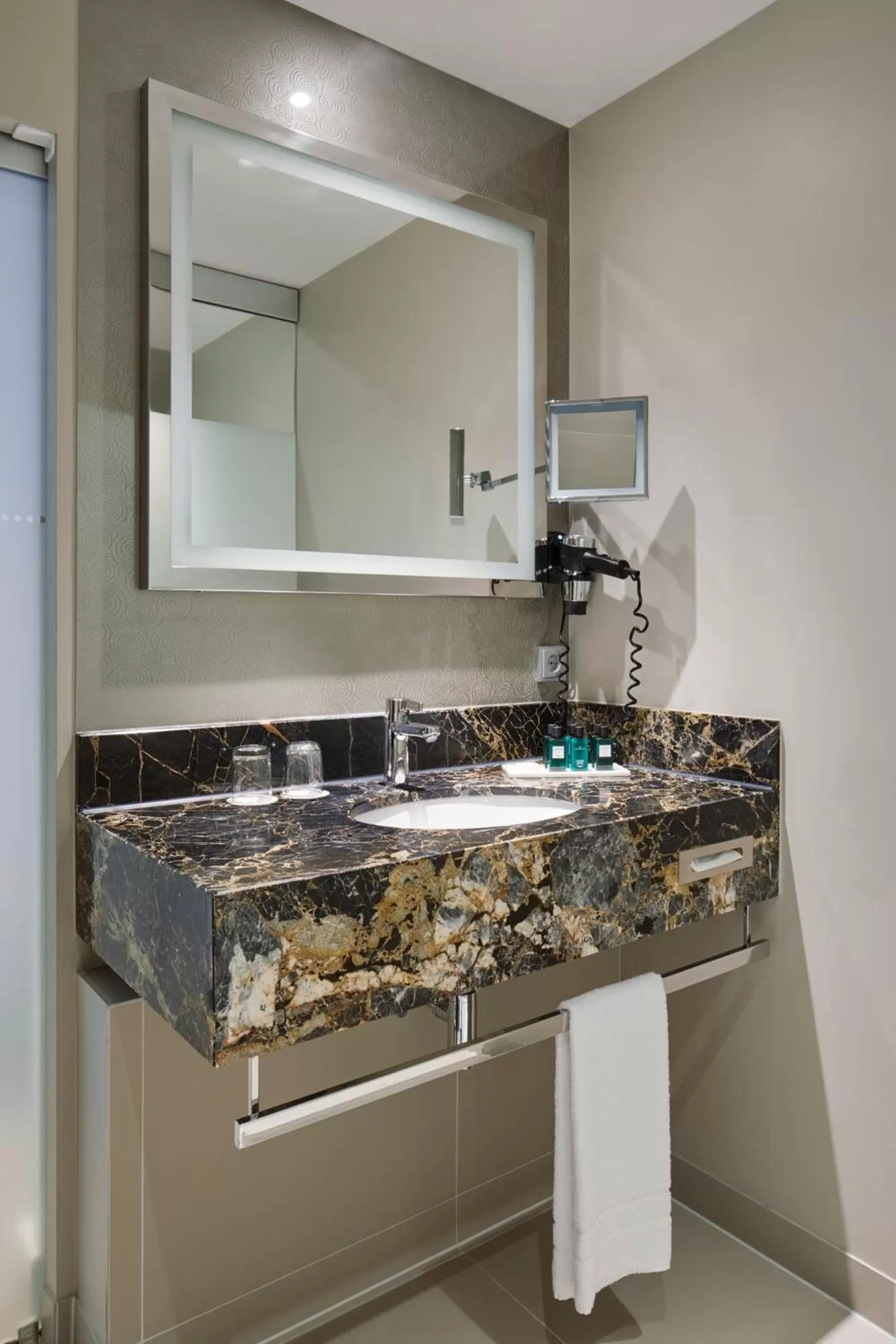 Shower in Hotel Maximilian’s