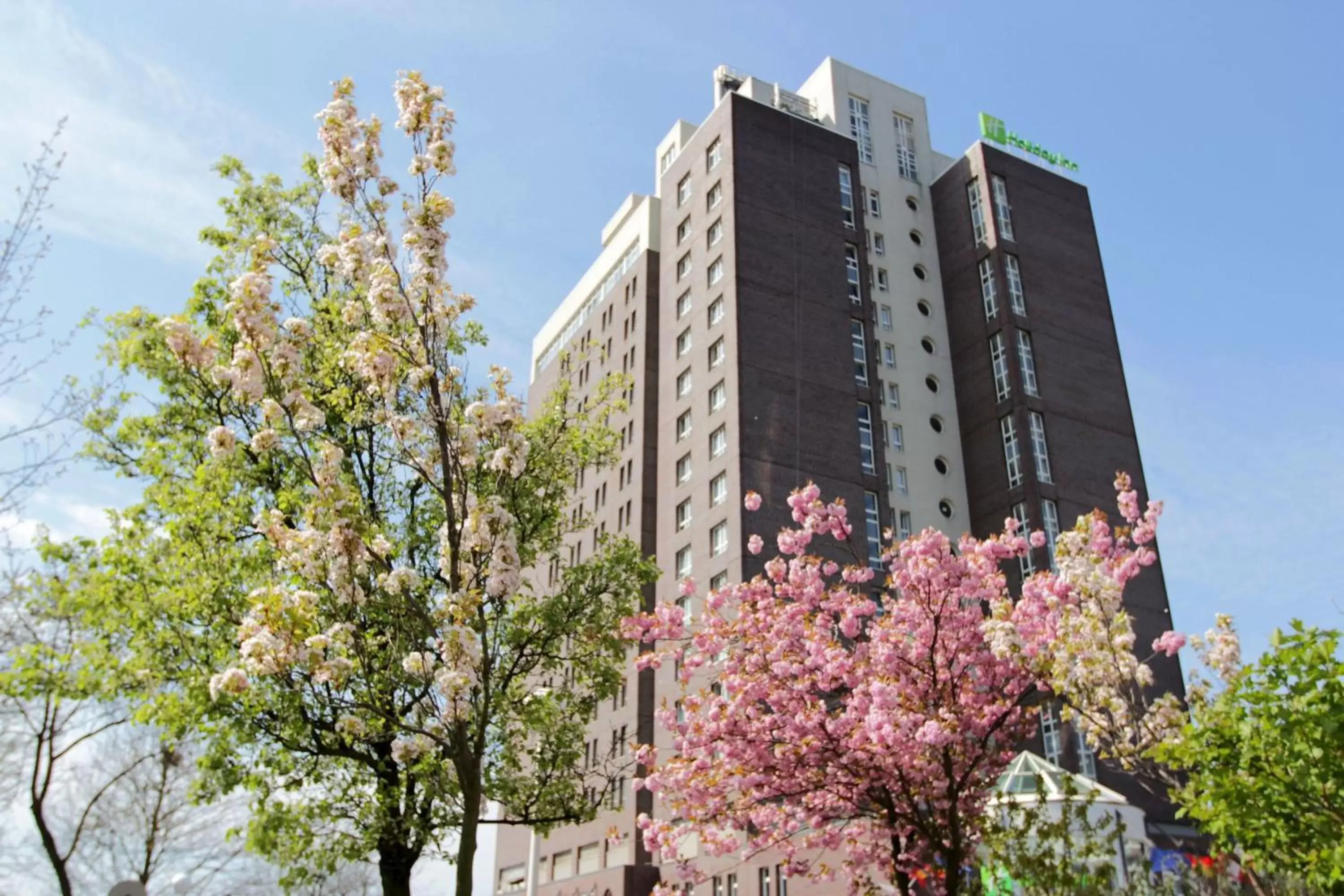 Property Building in Holiday Inn Hamburg, an IHG Hotel