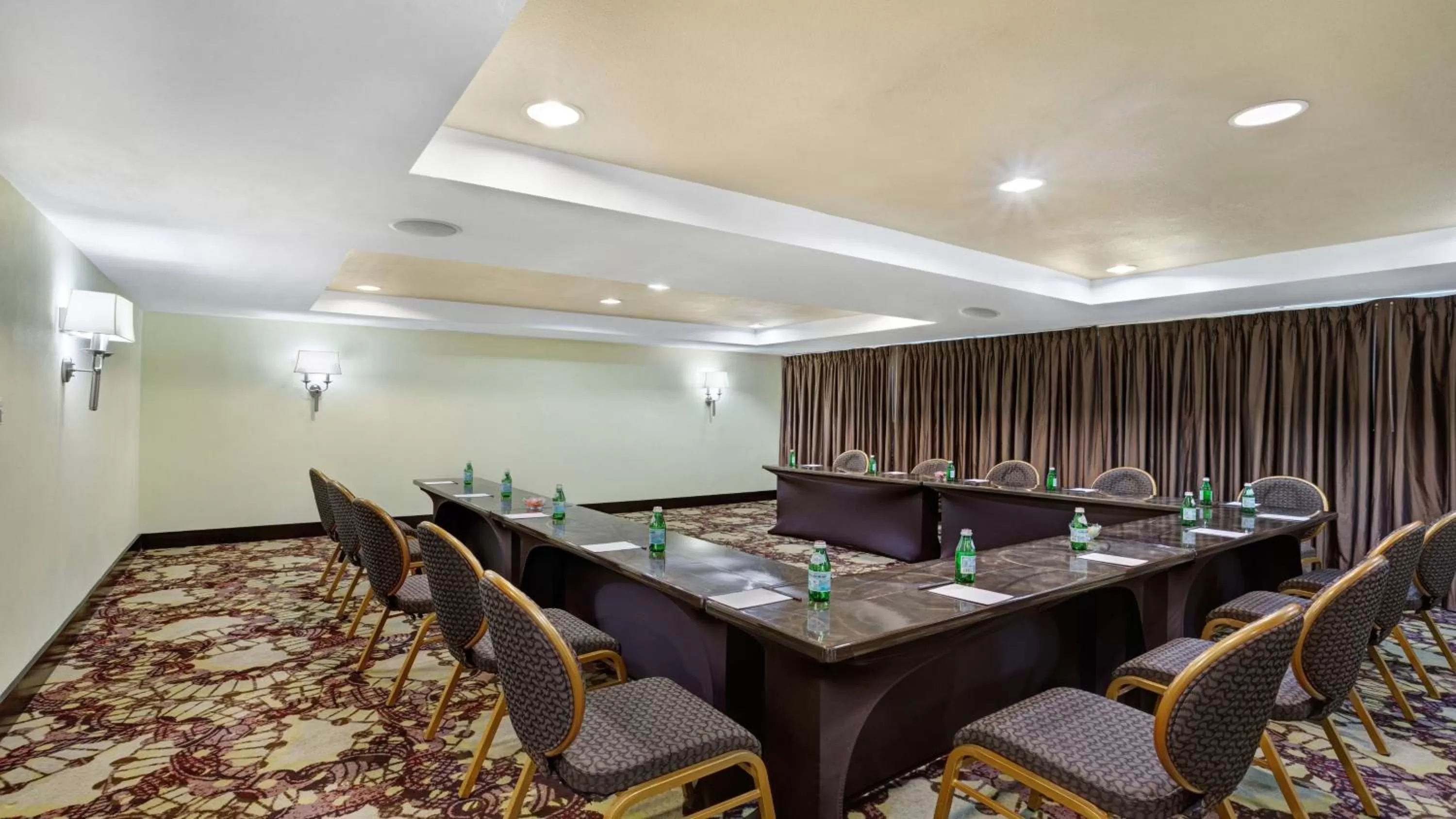 Meeting/conference room in Crowne Plaza Houston Galleria Area by IHG