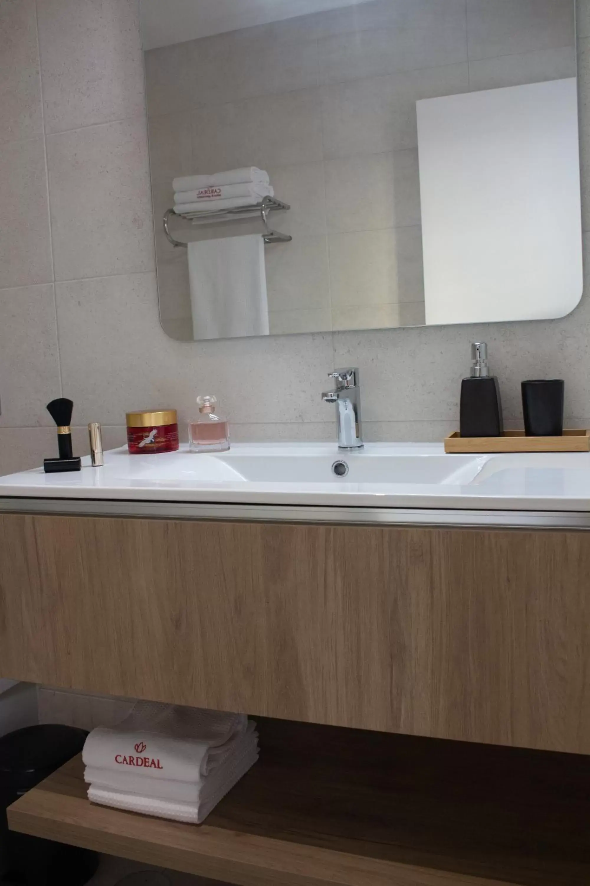 Bathroom in Cardeal Suites & Apartments