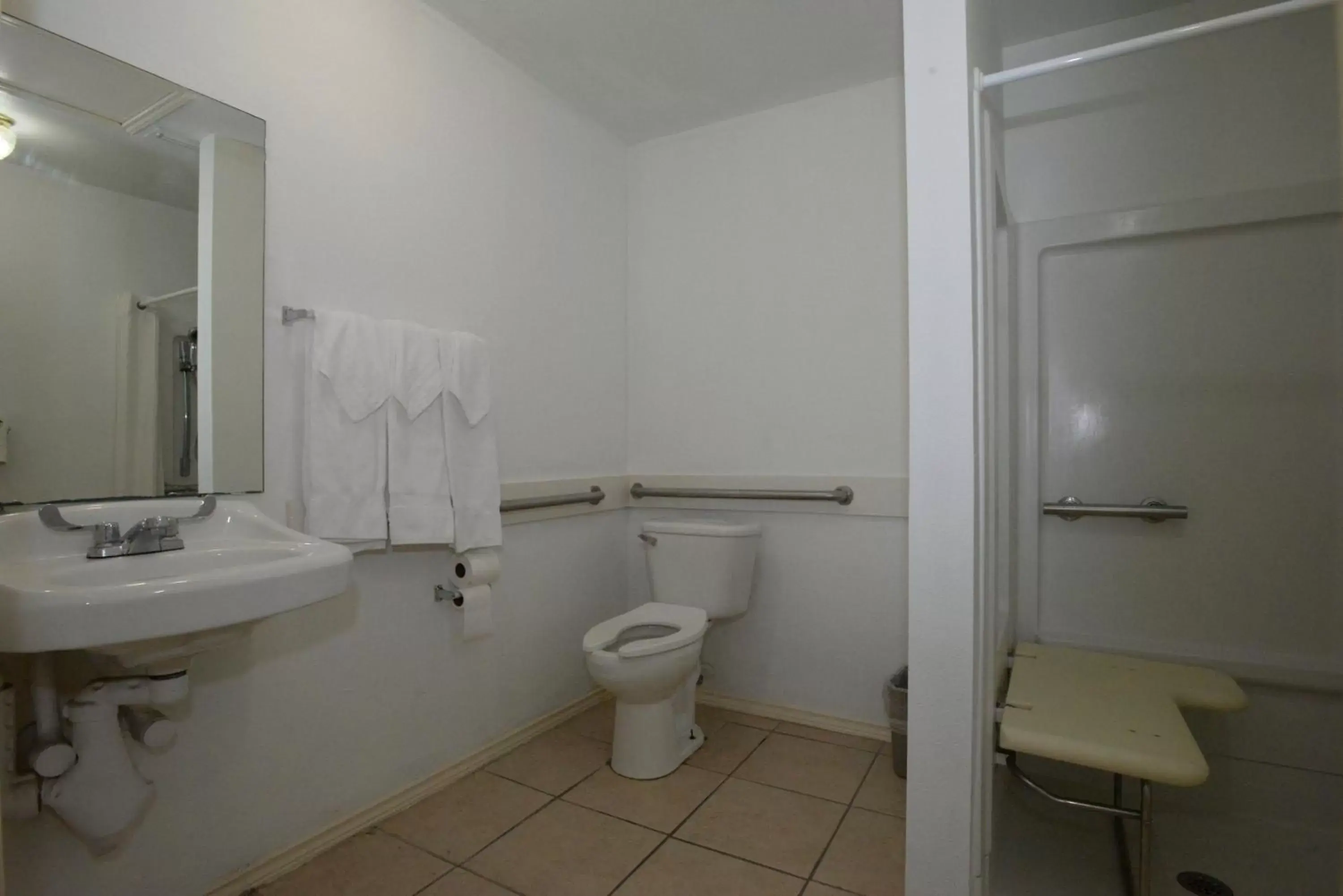Bathroom in Port Isla Inn
