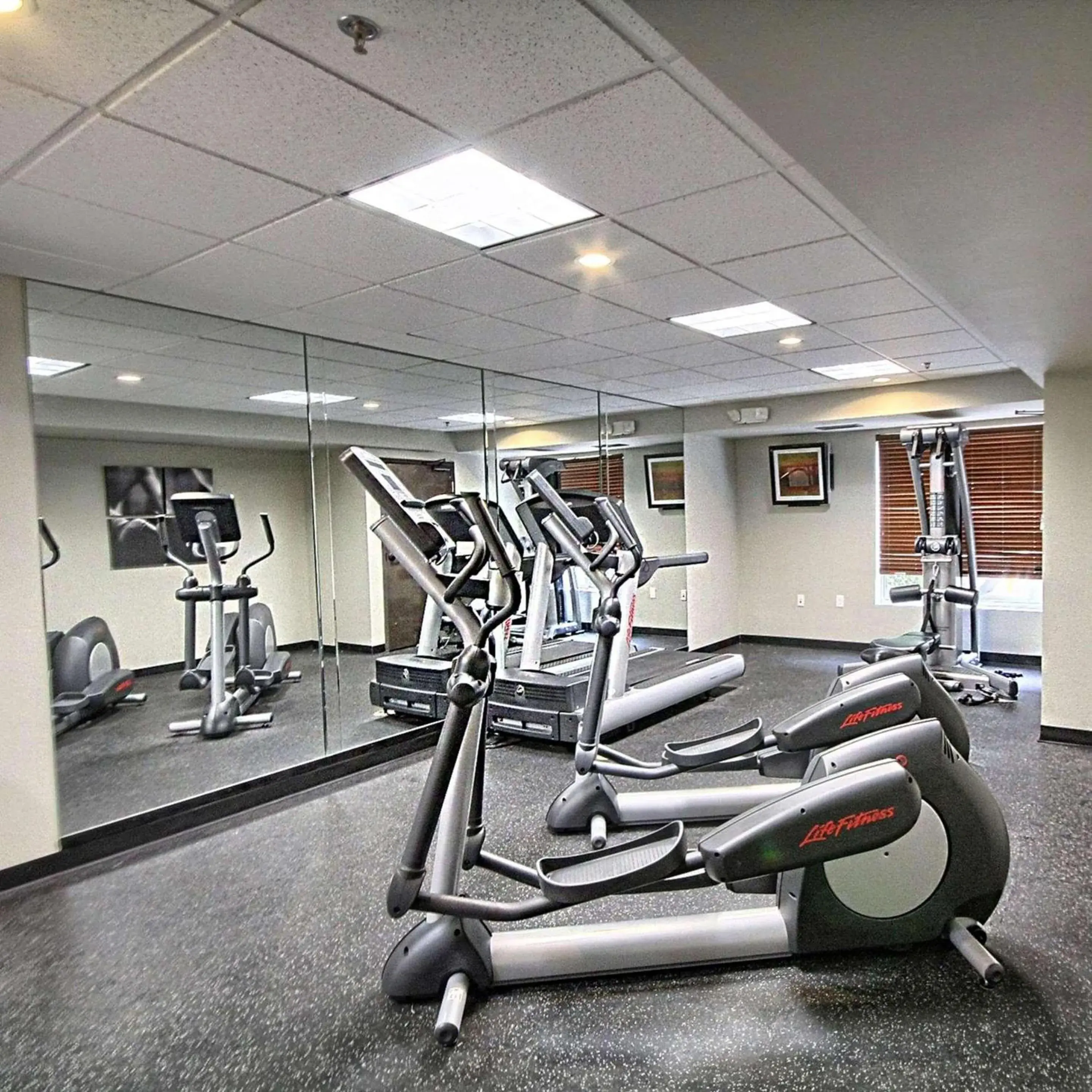 Fitness centre/facilities, Fitness Center/Facilities in Country Inn & Suites by Radisson, Dearborn, MI