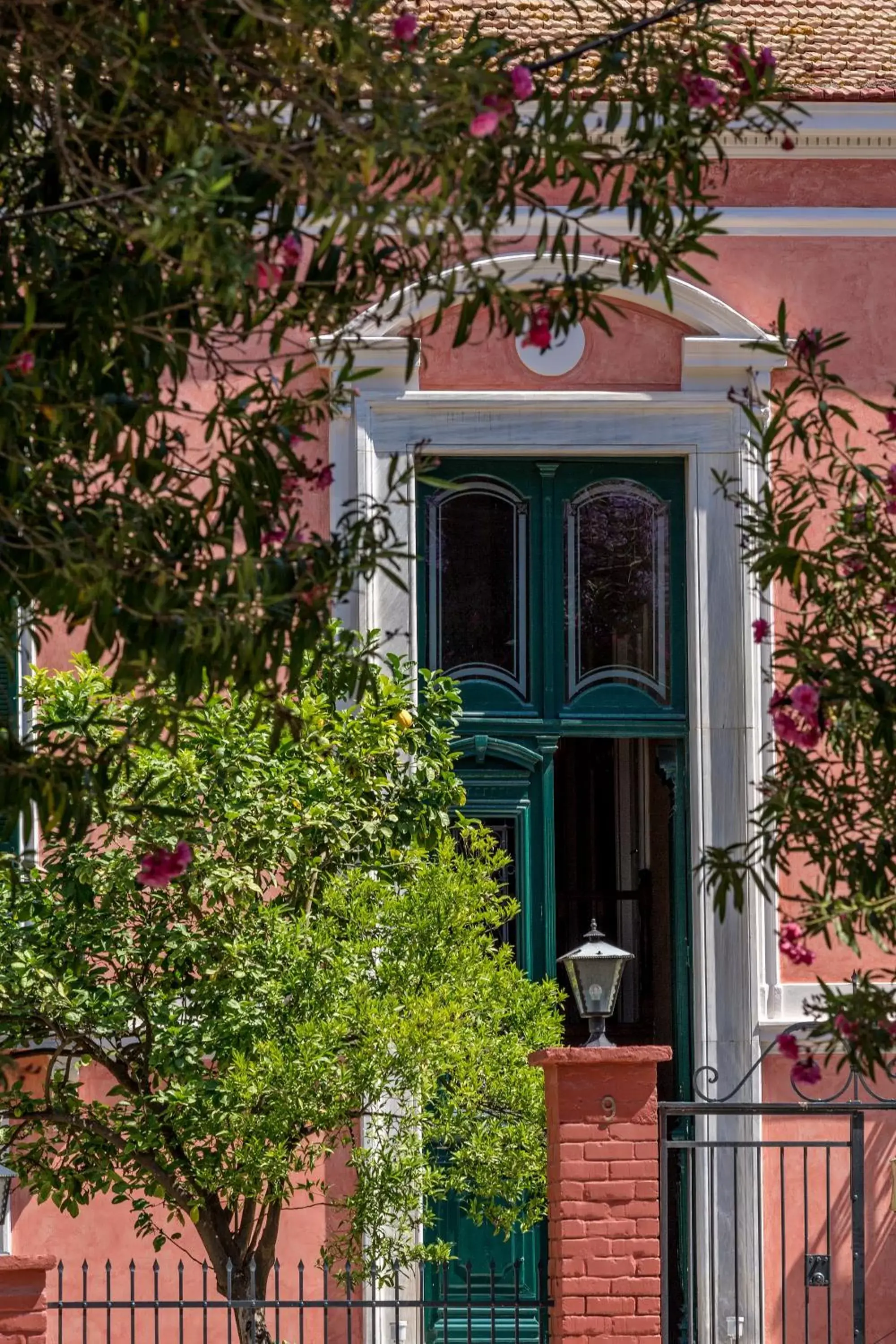 Facade/entrance in Nafsimedon Hotel