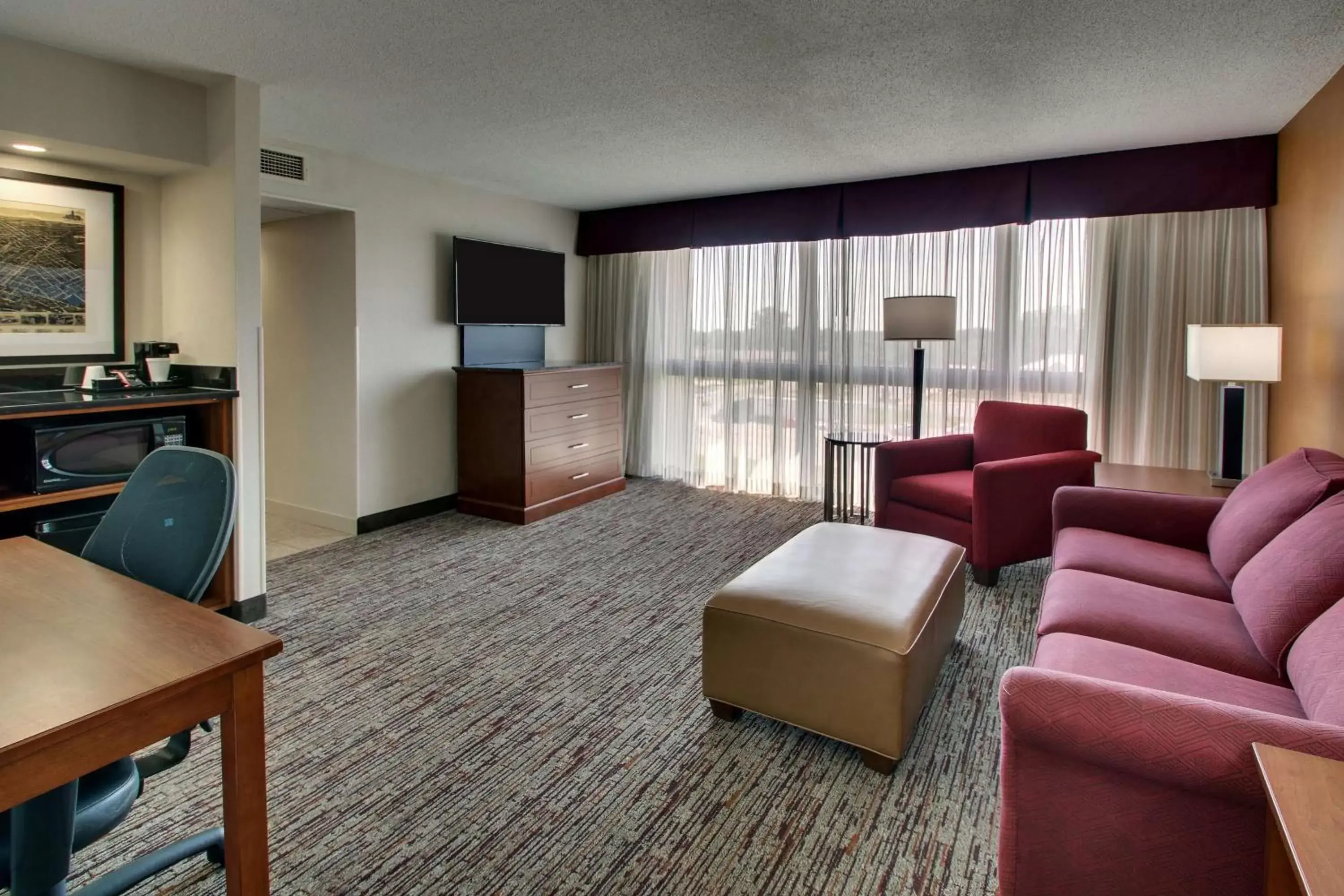 Photo of the whole room, Seating Area in Drury Inn & Suites Evansville East