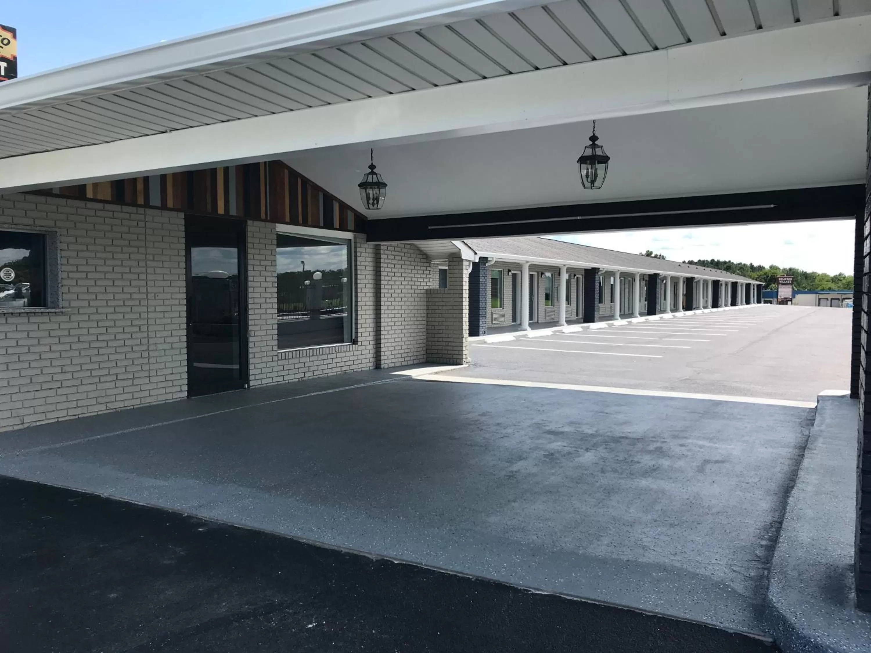 Facade/entrance in Rodeway Inn Calhoun South