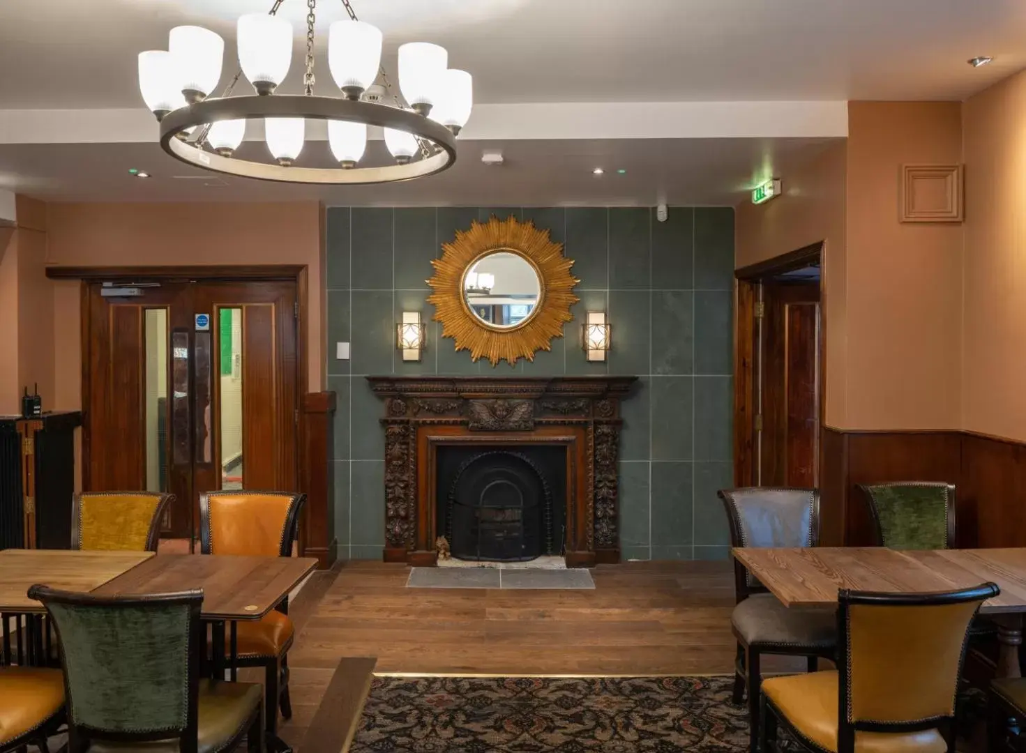 Restaurant/places to eat, Lobby/Reception in The Kings Head Inn Wetherspoon