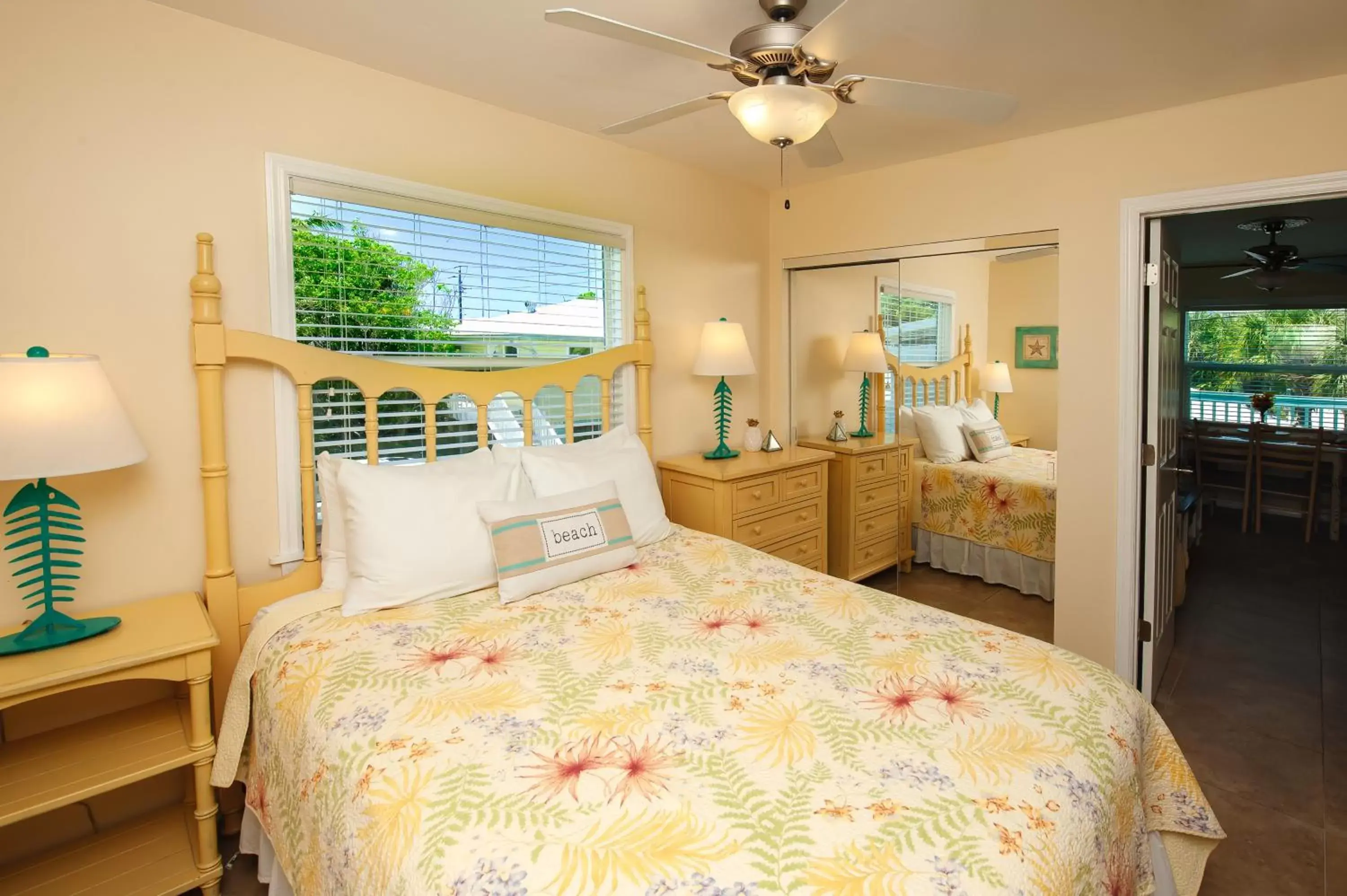 Bed in Cedar Cove Resort & Cottages