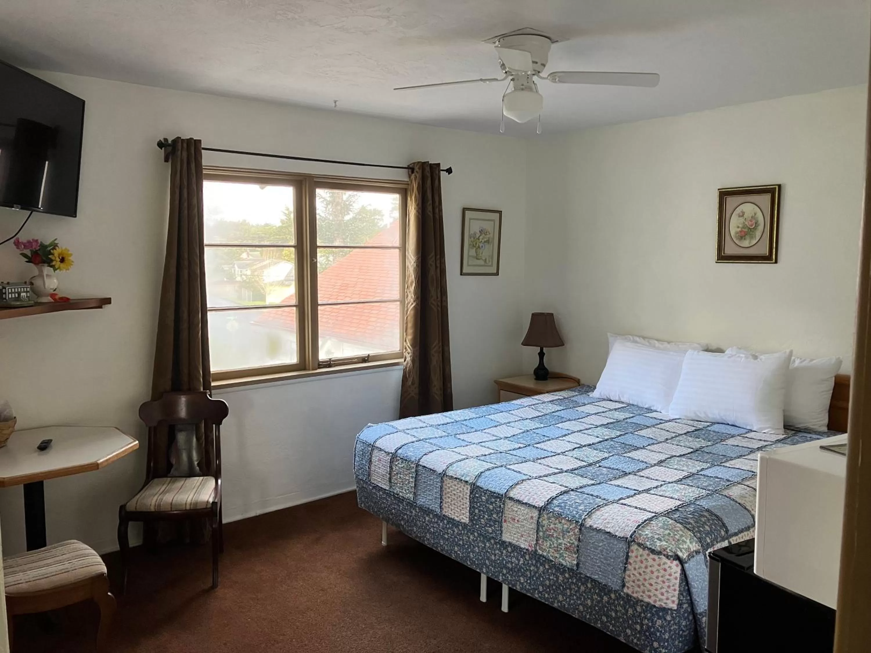 Bed in Lighthouse Inn