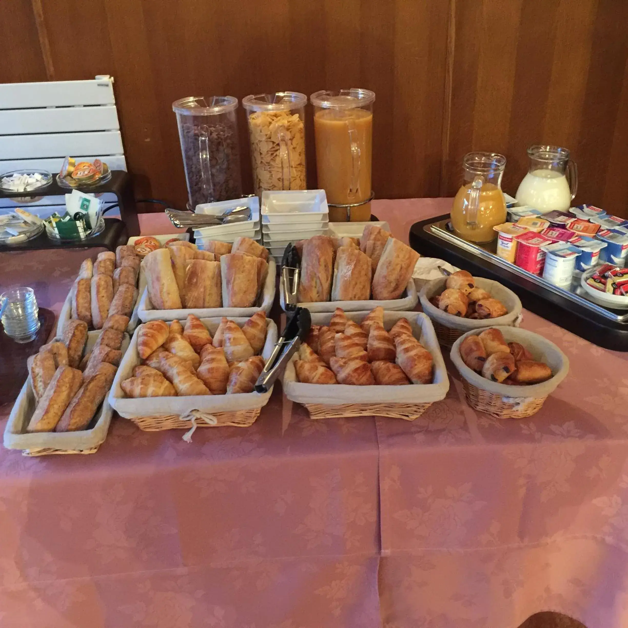 Breakfast in Hostellerie de Pavillon Saint-Hubert