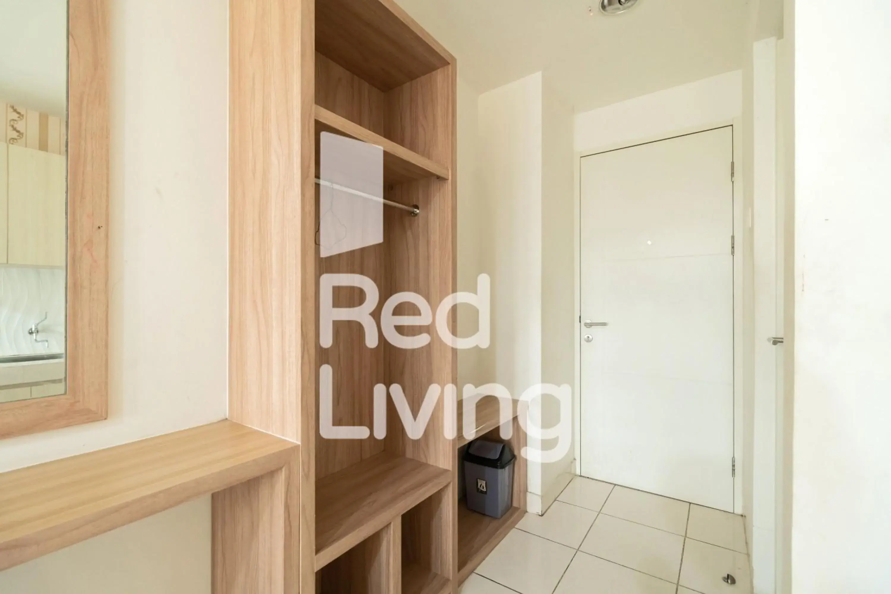 wardrobe in RedLiving Apartemen Sentul Tower - Skyland