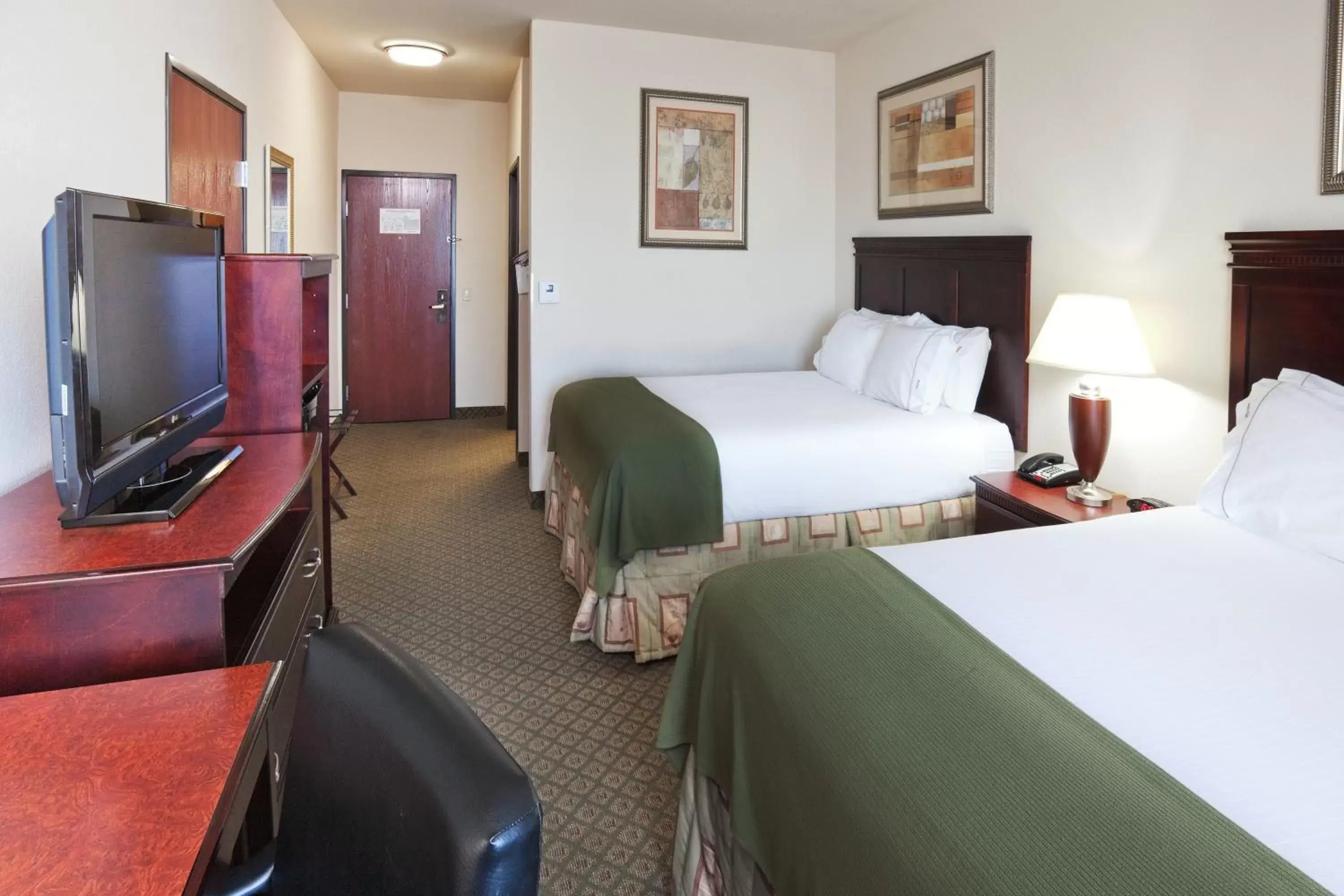 Photo of the whole room, Bed in Holiday Inn Express Hotel and Suites Corsicana I-45, an IHG Hotel