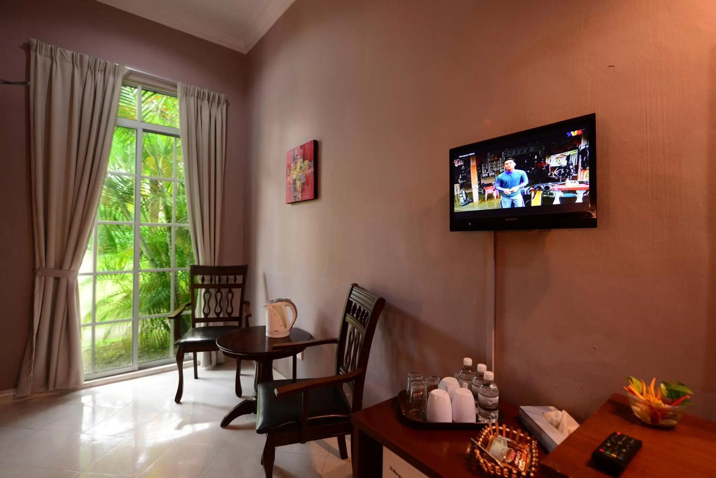 Seating area, TV/Entertainment Center in White Lodge