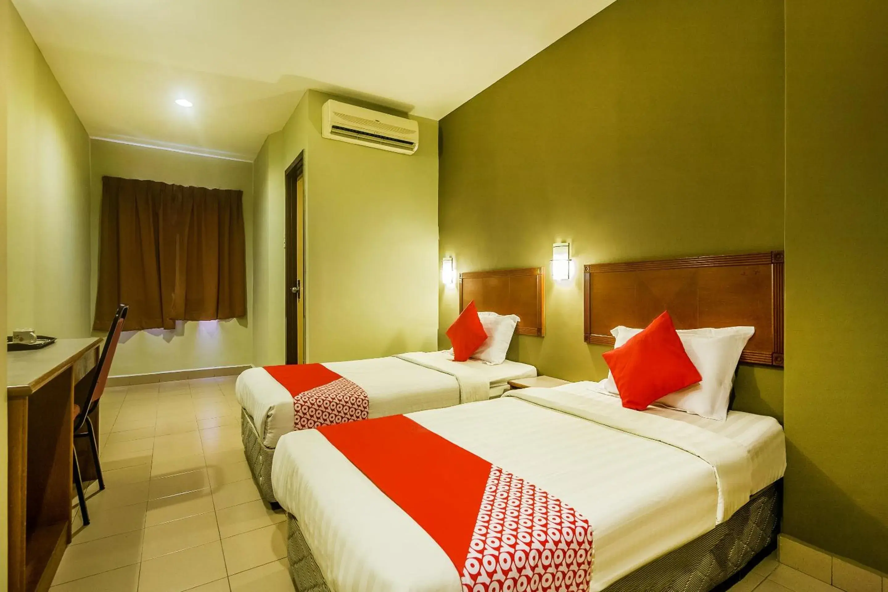 Bedroom, Bed in Super OYO 828 Comfort Hotel Shah Alam