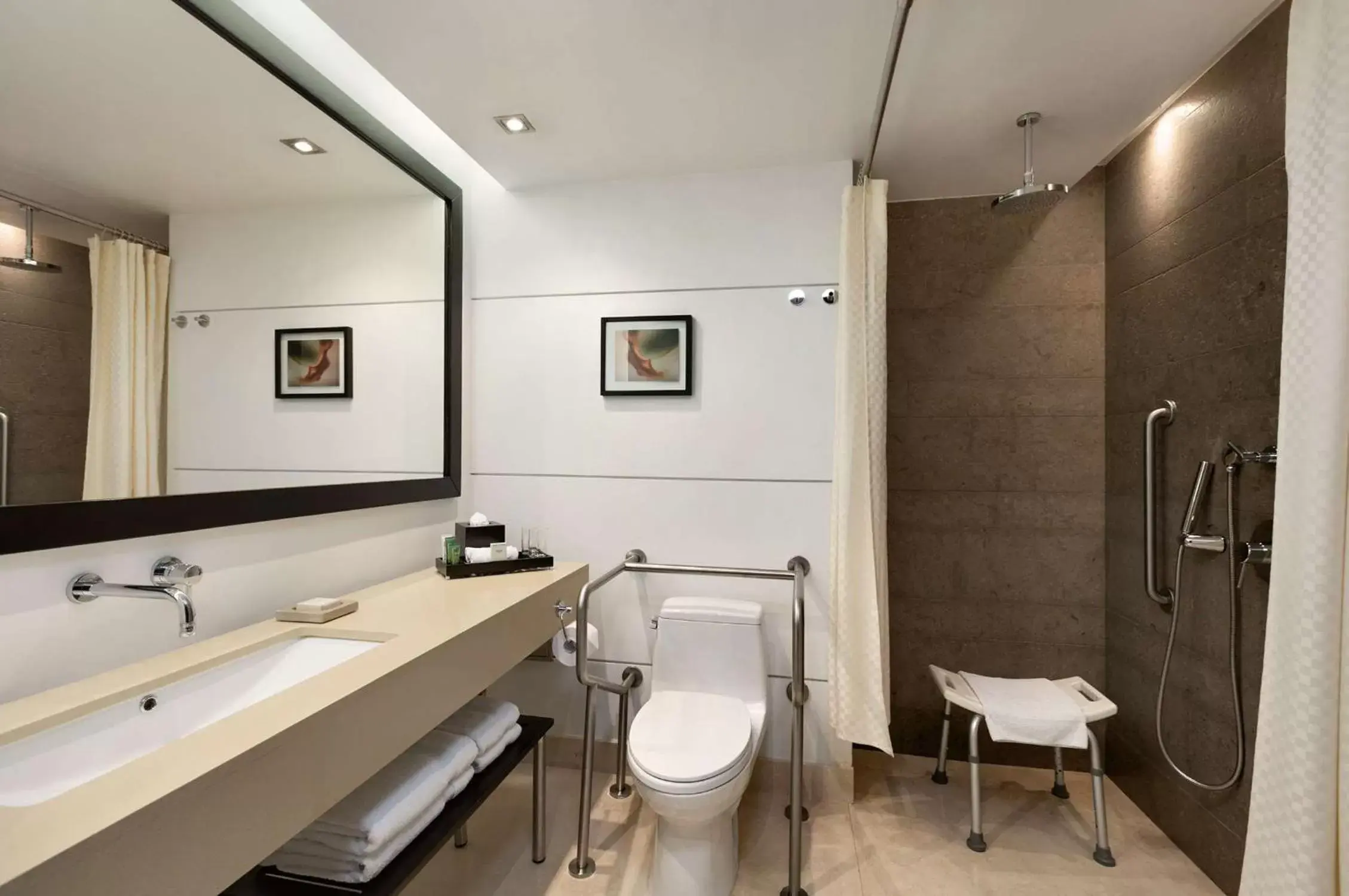 Bathroom in Hilton Bogotá