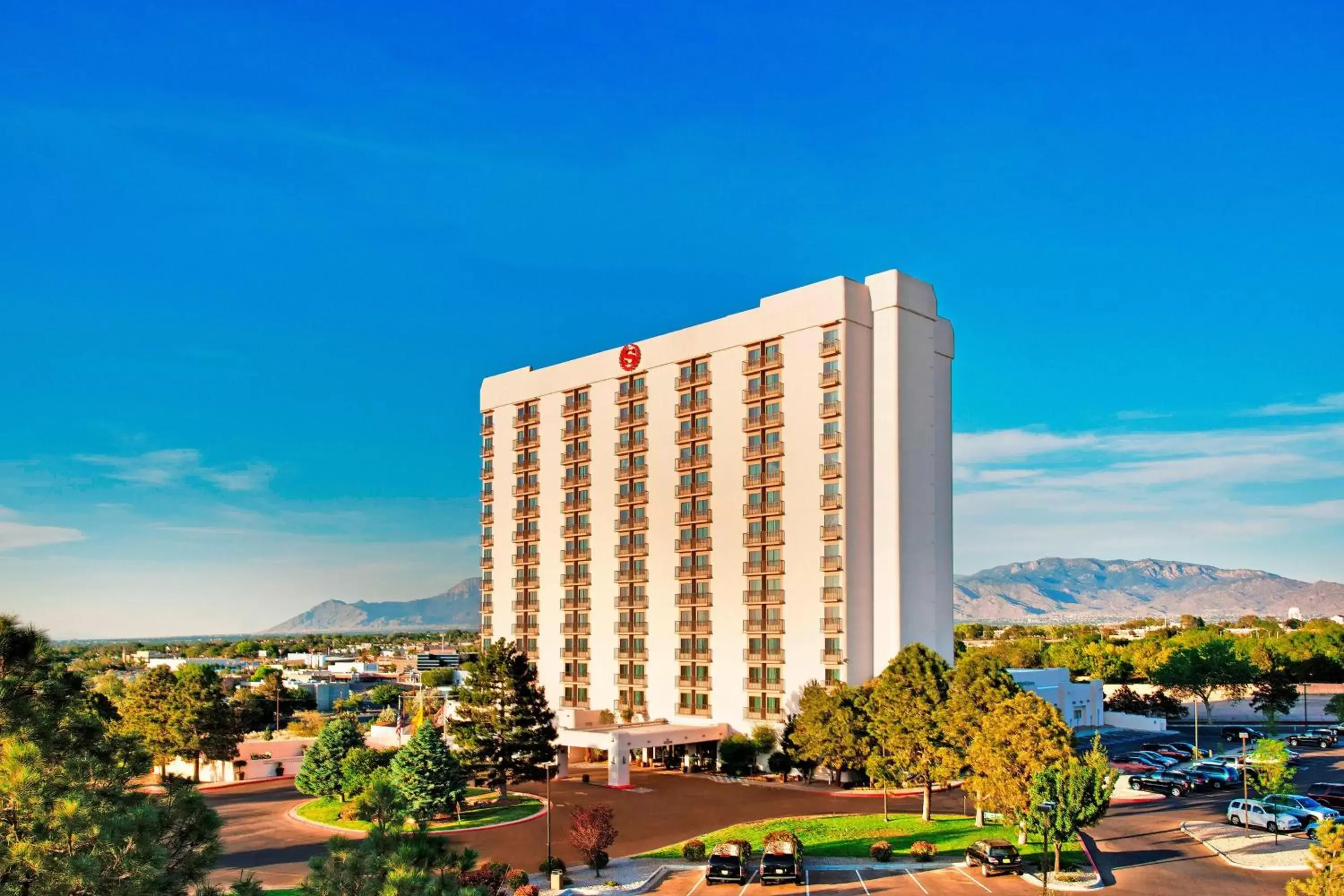 Property Building in Sheraton Albuquerque Airport Hotel