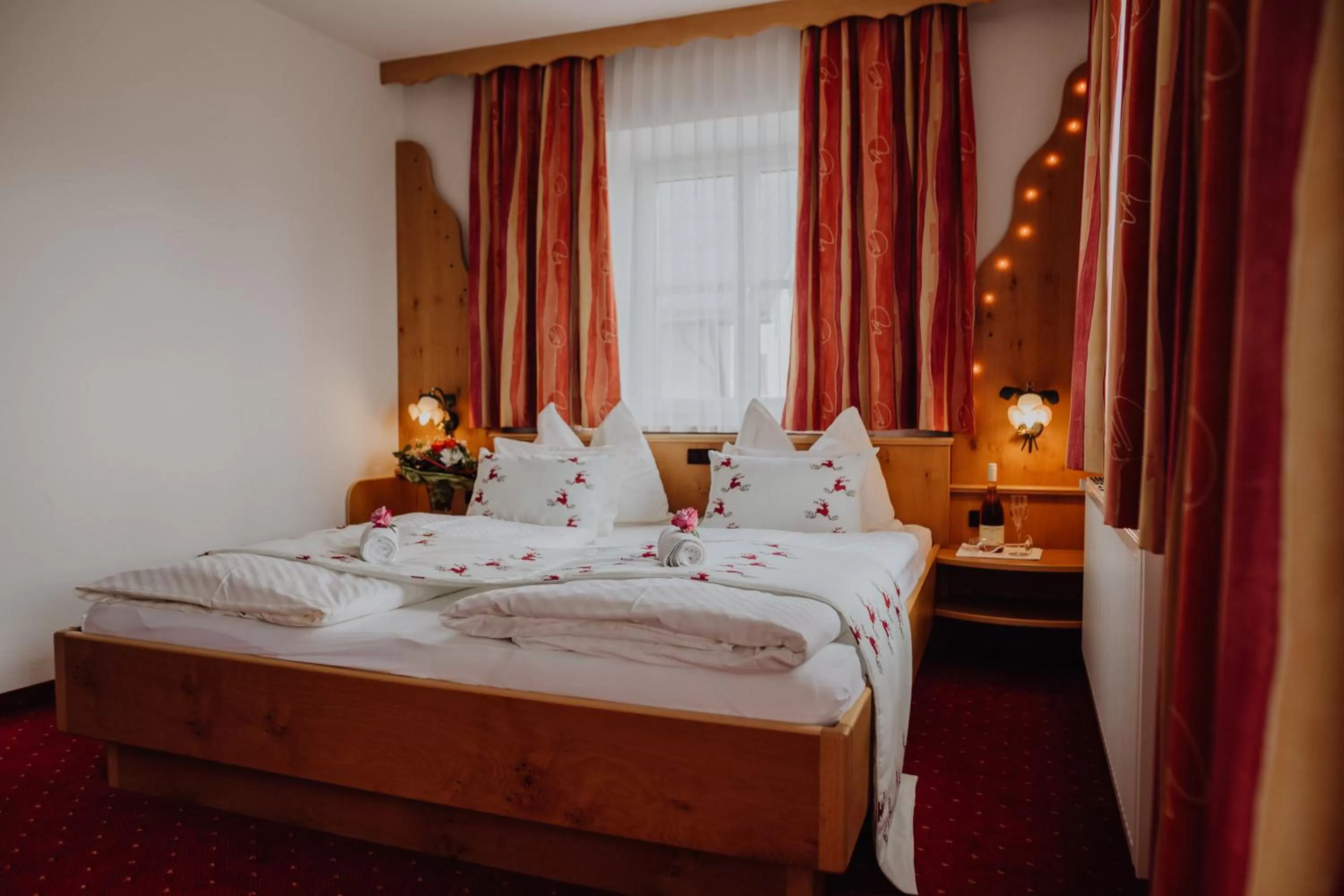 Photo of the whole room, Bed in Panorama Hotel Gasthof Leidingerhof