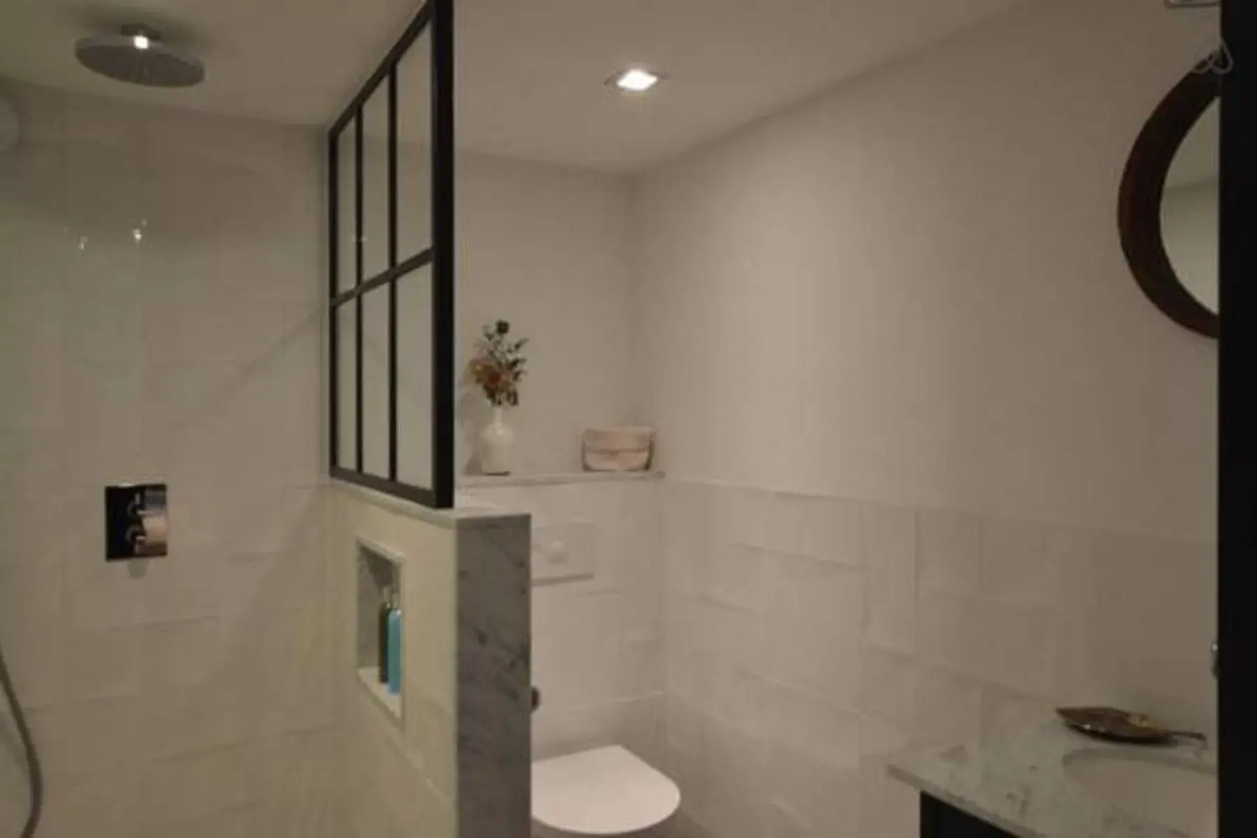 Bathroom in Romantic ground floor suite in Pijp near Sarphatipark