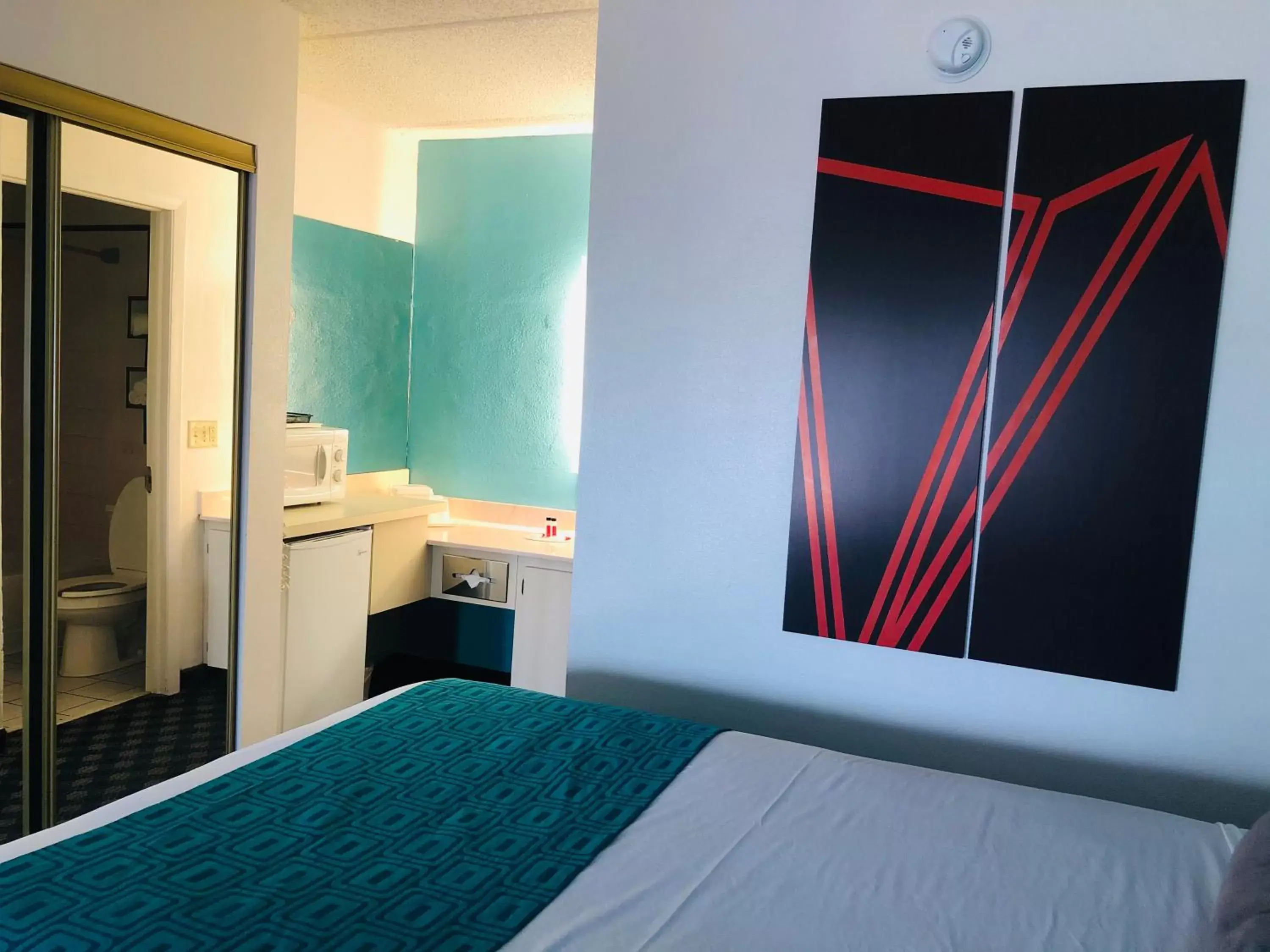 Bedroom, Bed in Howard Johnson by Wyndham Clearwater - Dunedin