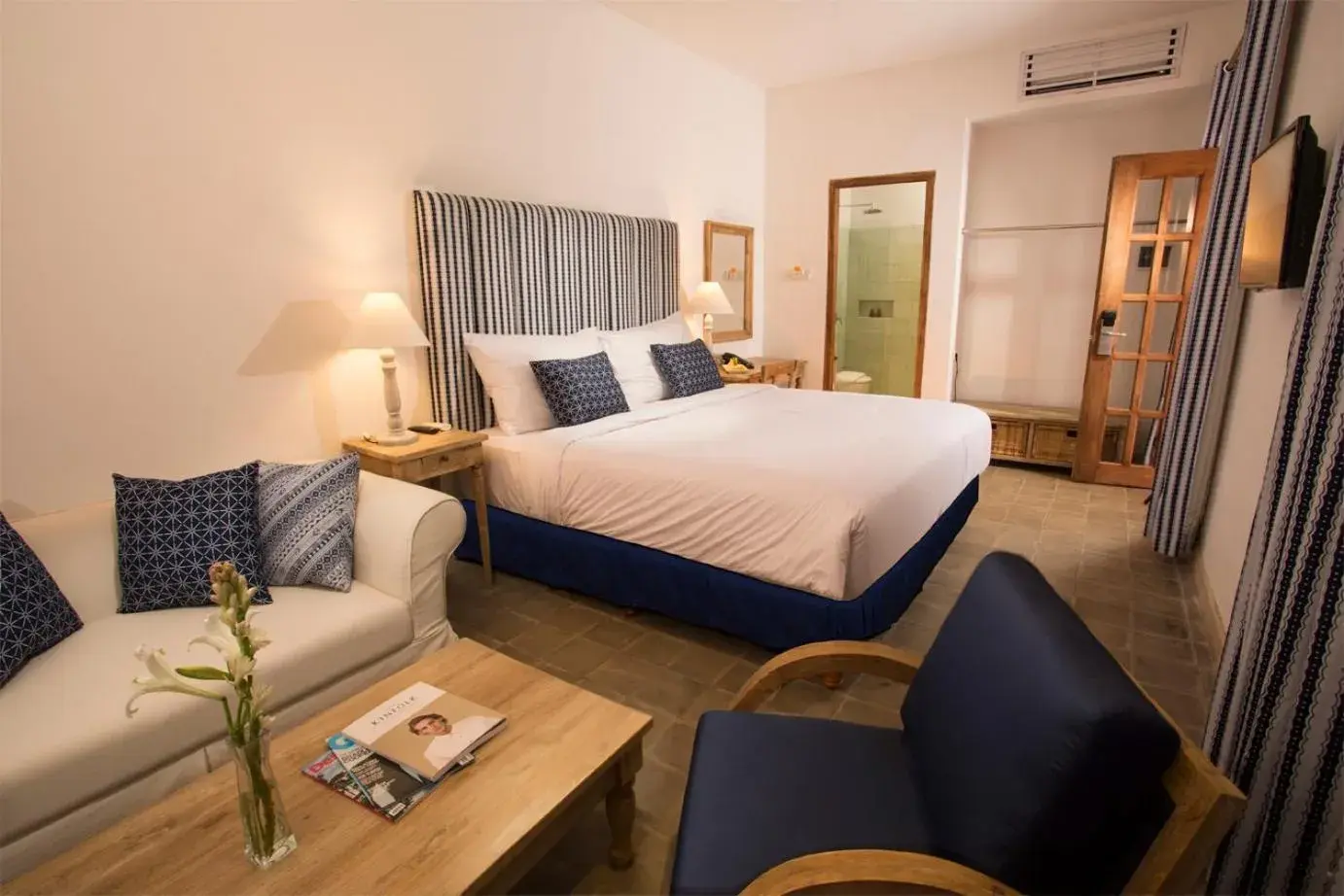 Deluxe King Room in Adhisthana Hotel Yogyakarta Deluxe King Room in Adhisthana Hotel Yogyakarta