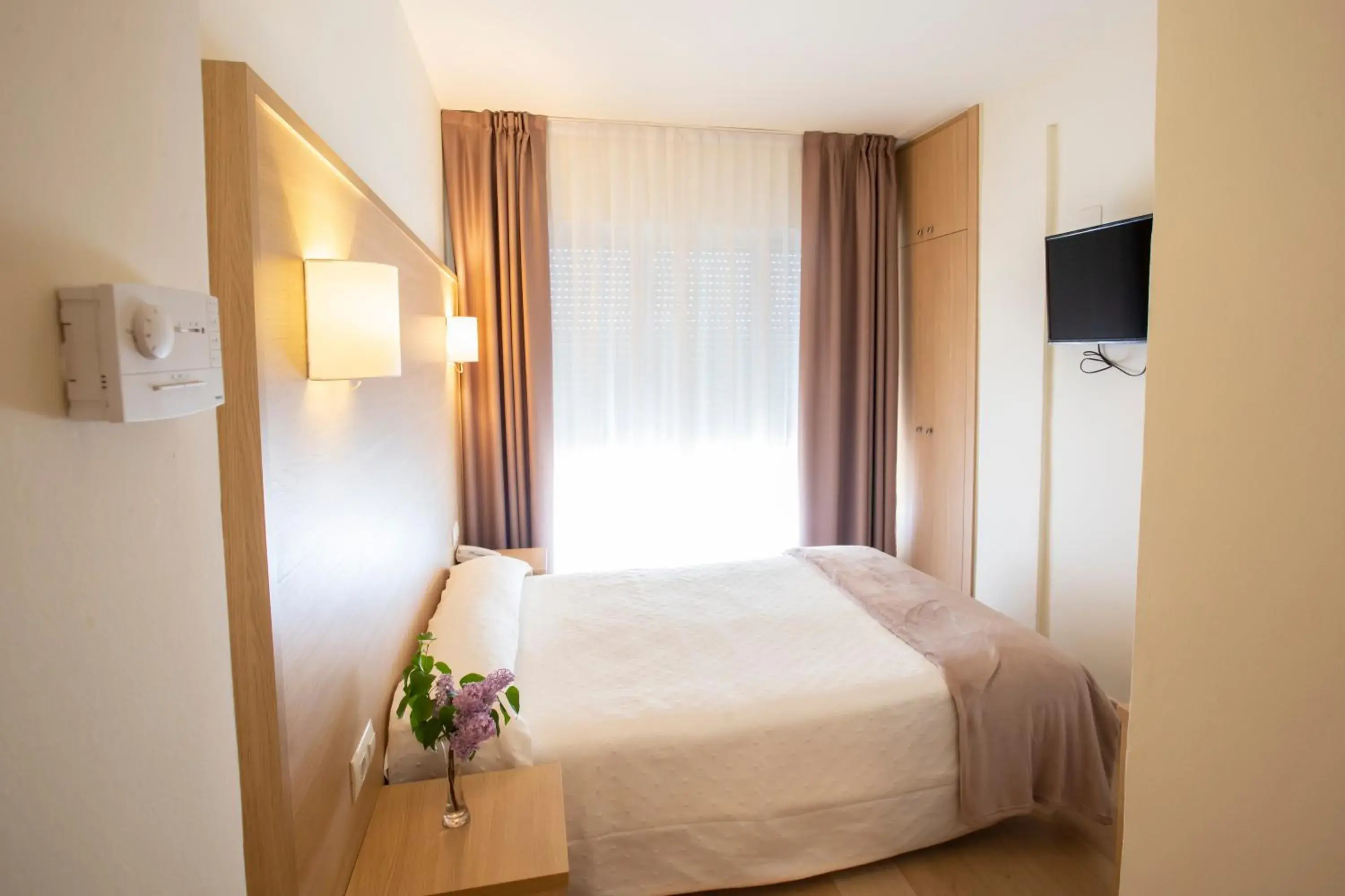 Bedroom, Bed in Hotel Ciudad De Calahorra