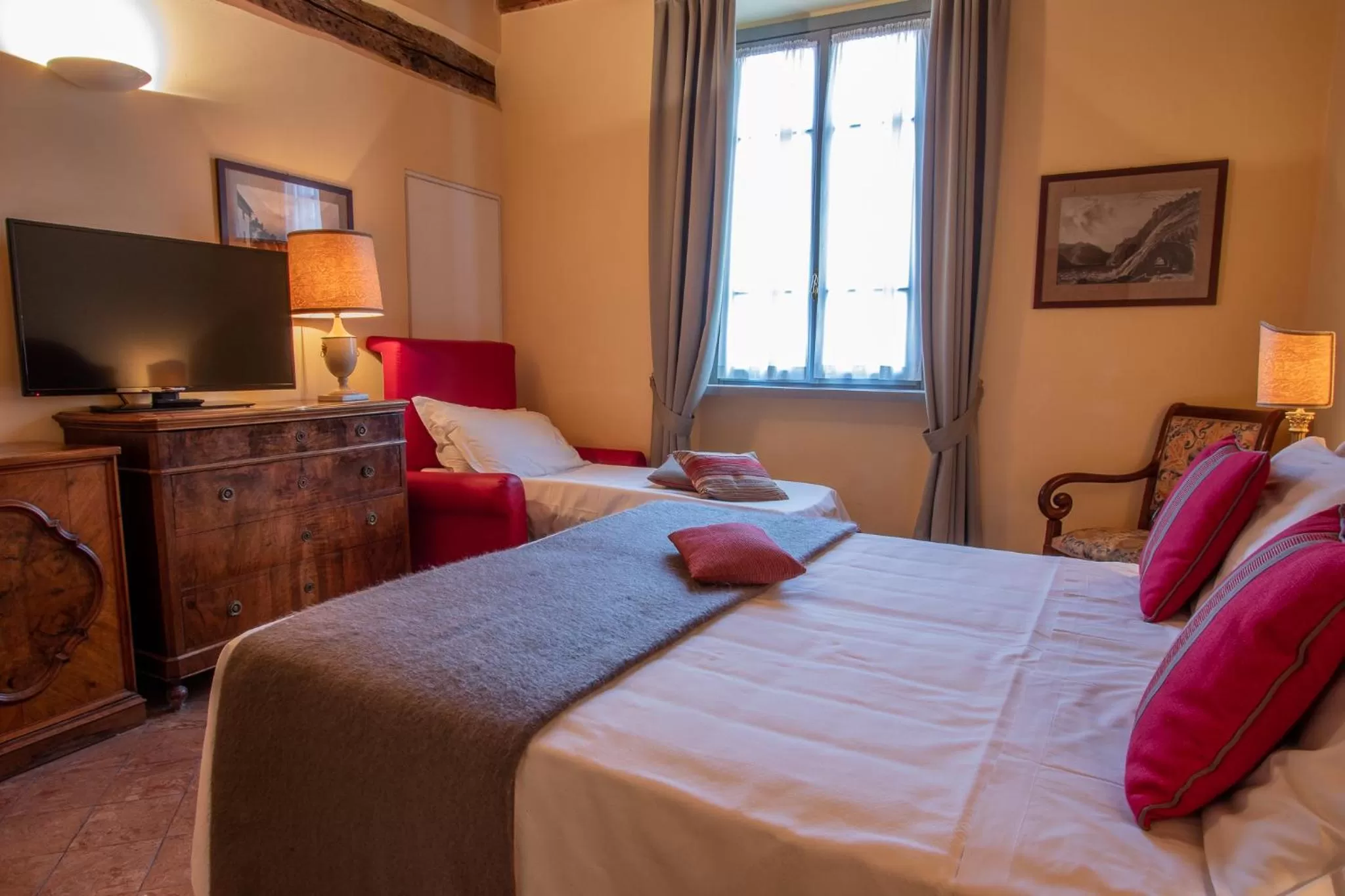 Photo of the whole room, Bed in Albergo Le Due Corti