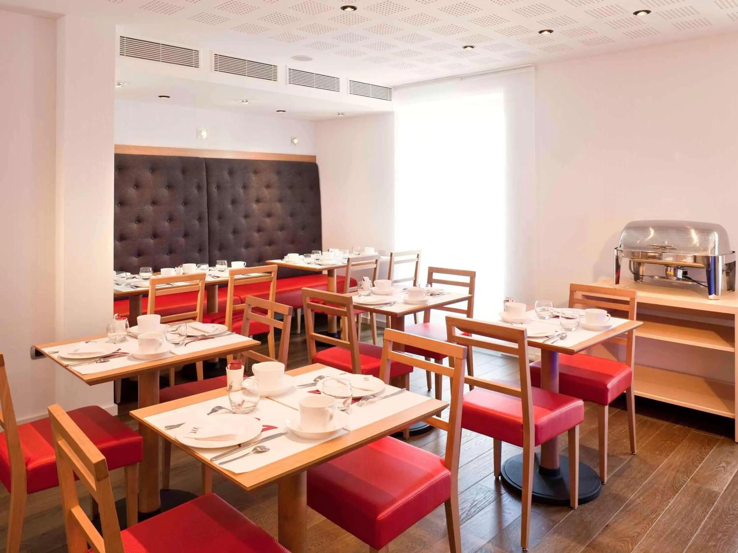 Lounge or bar, Restaurant/Places to Eat in Hôtel Mercure Vittel