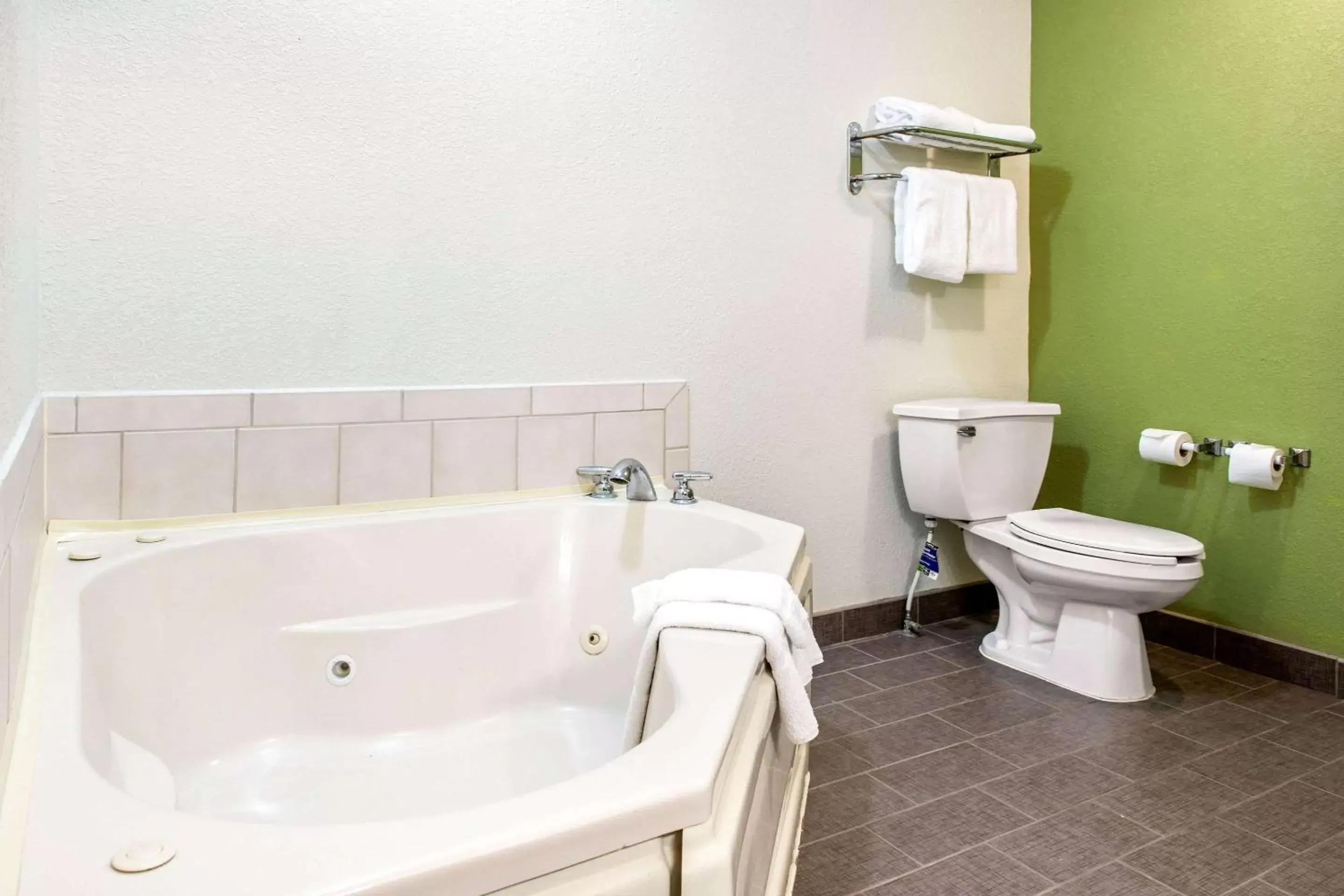 Photo of the whole room, Bathroom in Sleep Inn & Suites Columbus