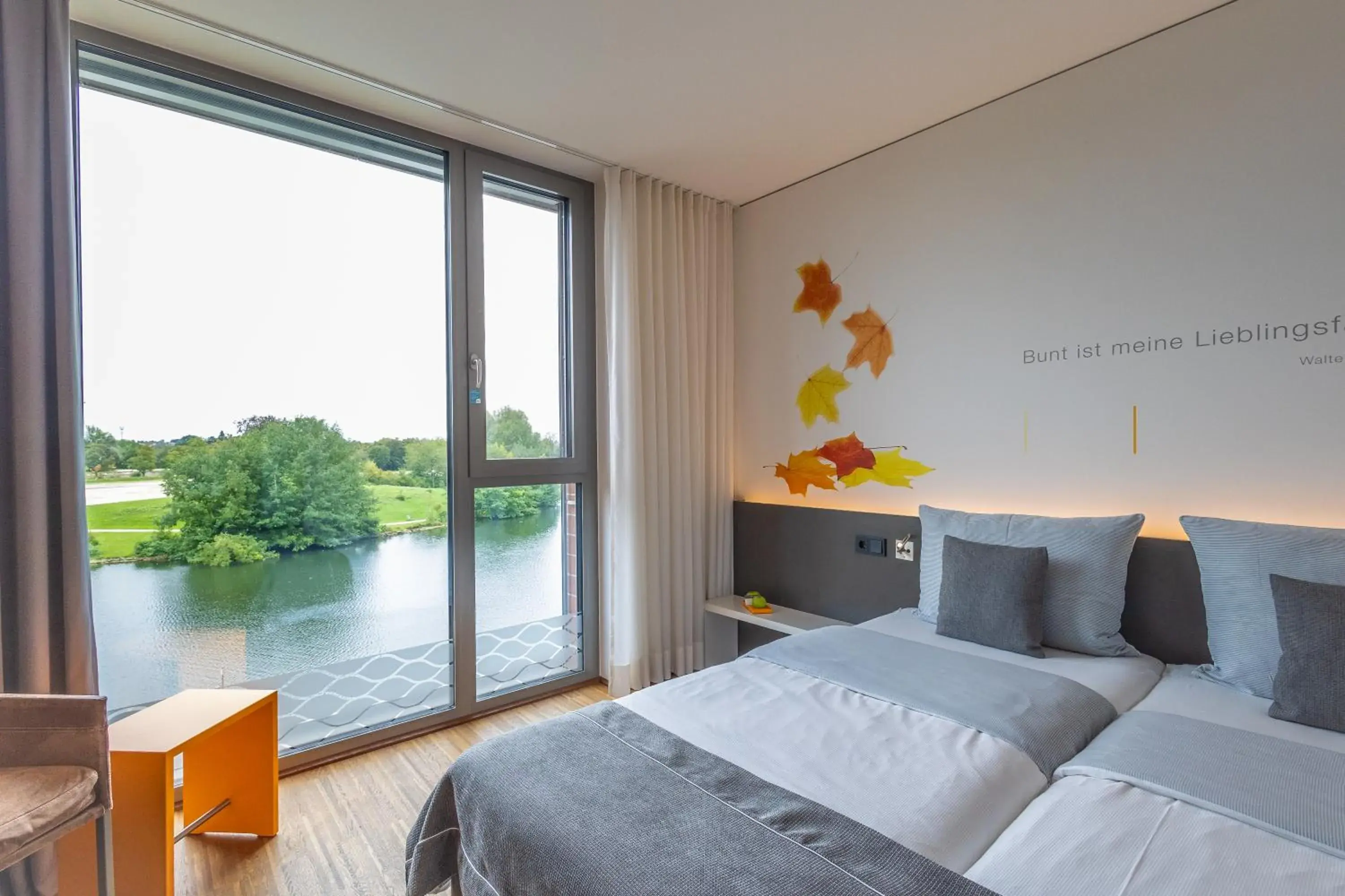 Living room, Bed in LAGO hotel & restaurant am see