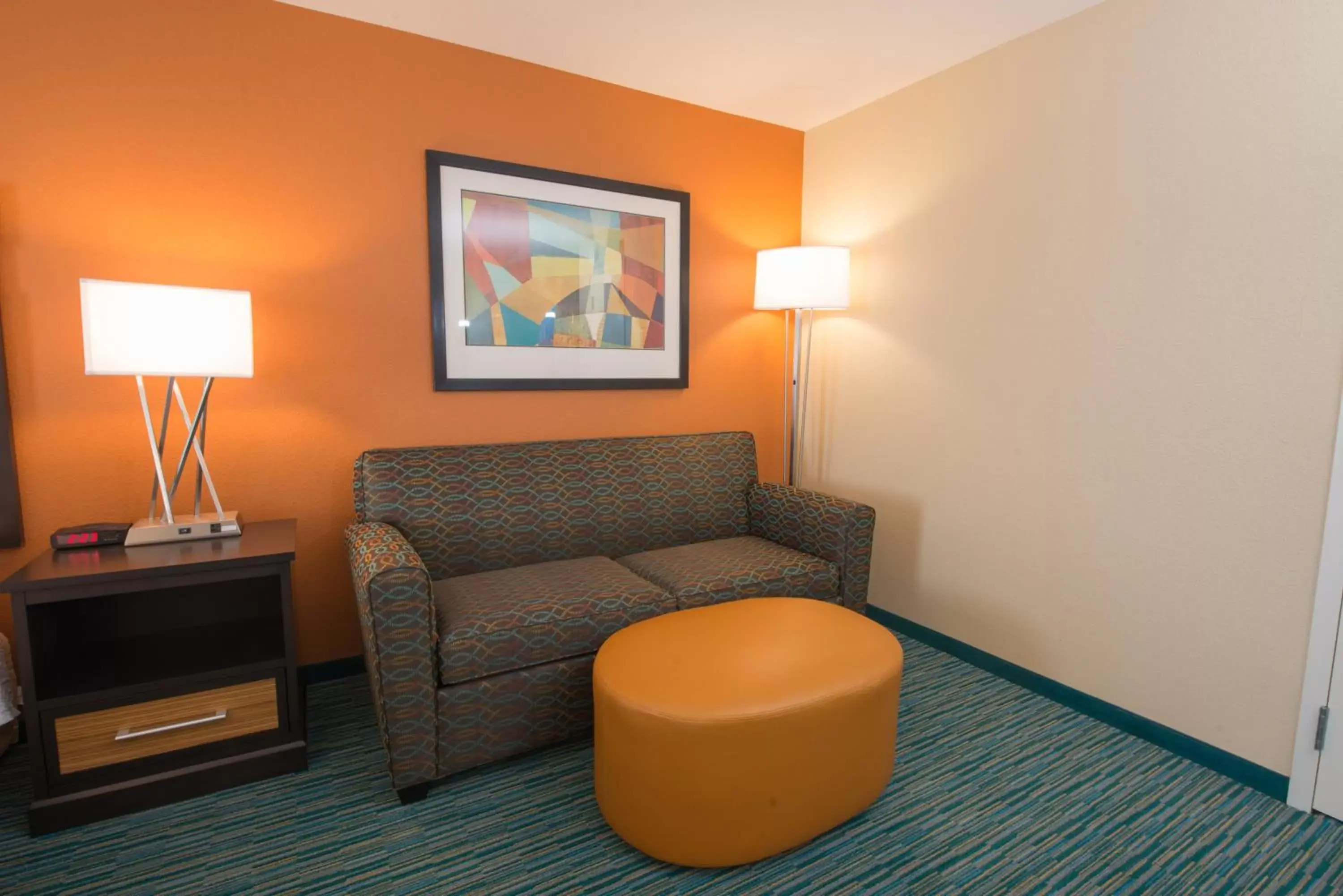 Photo of the whole room, Seating Area in Holiday Inn Bismarck, an IHG Hotel