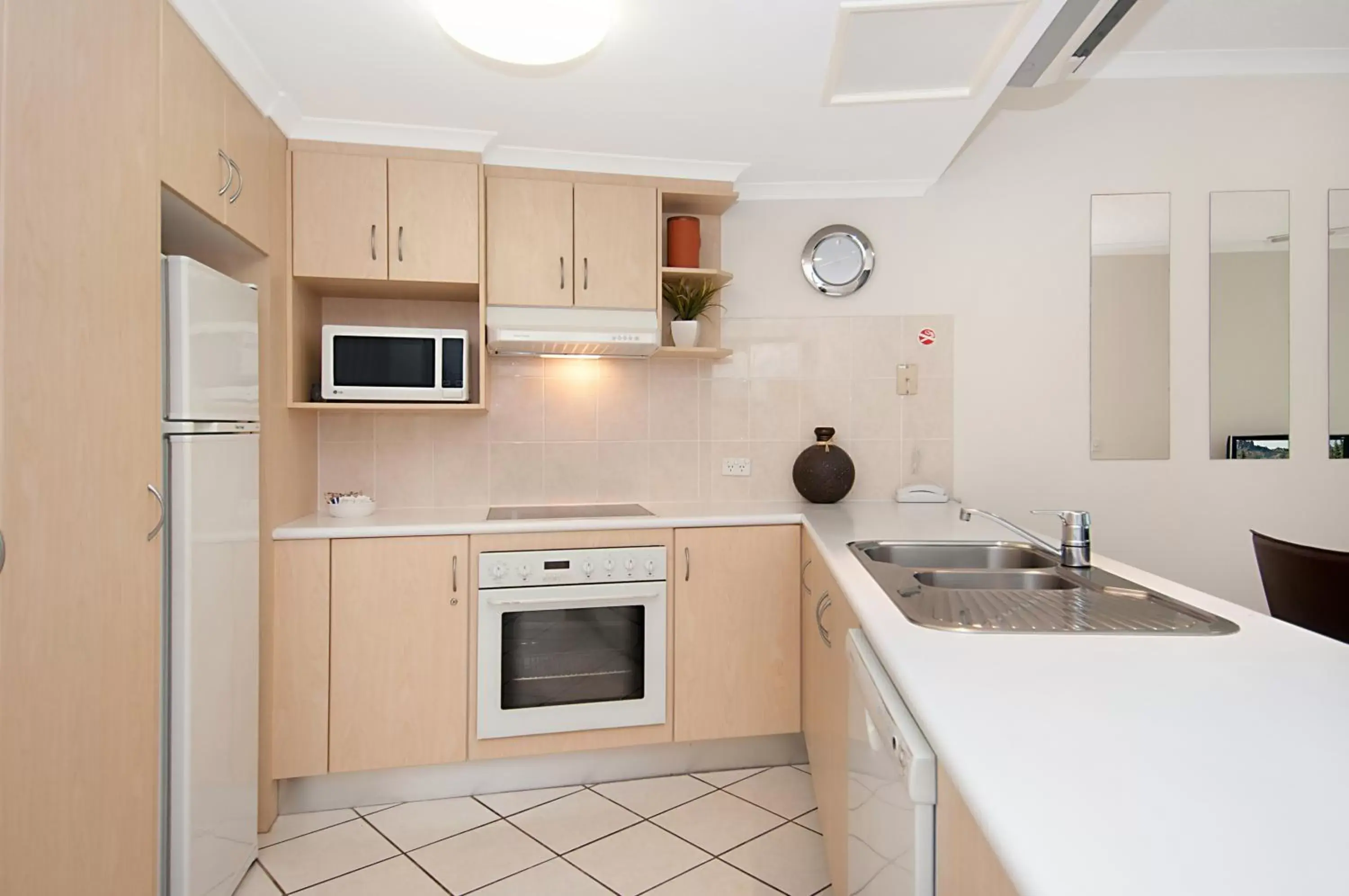 Kitchen or kitchenette in Alexandra on the Pacific