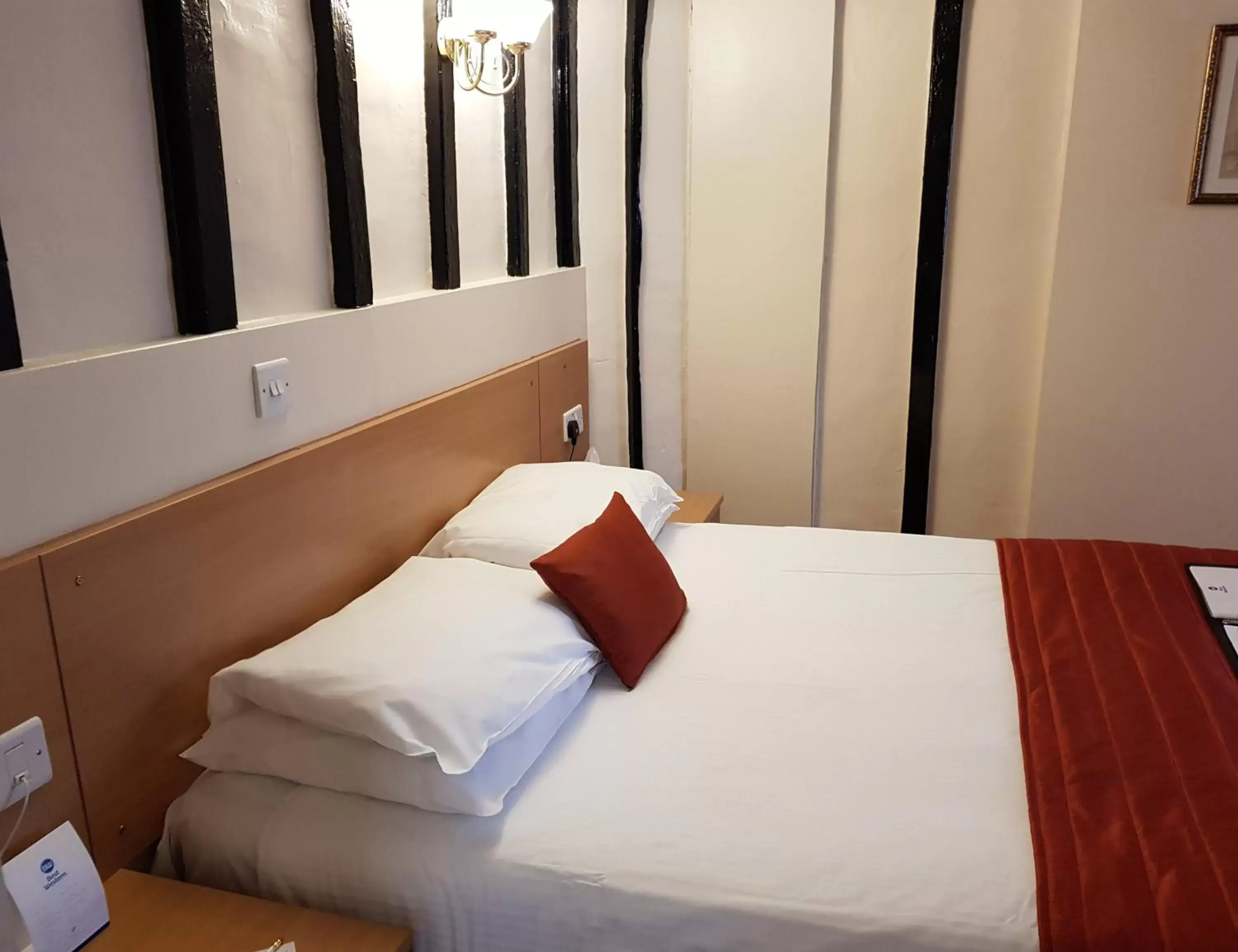 Bedroom, Bed in The Cedars Hotel