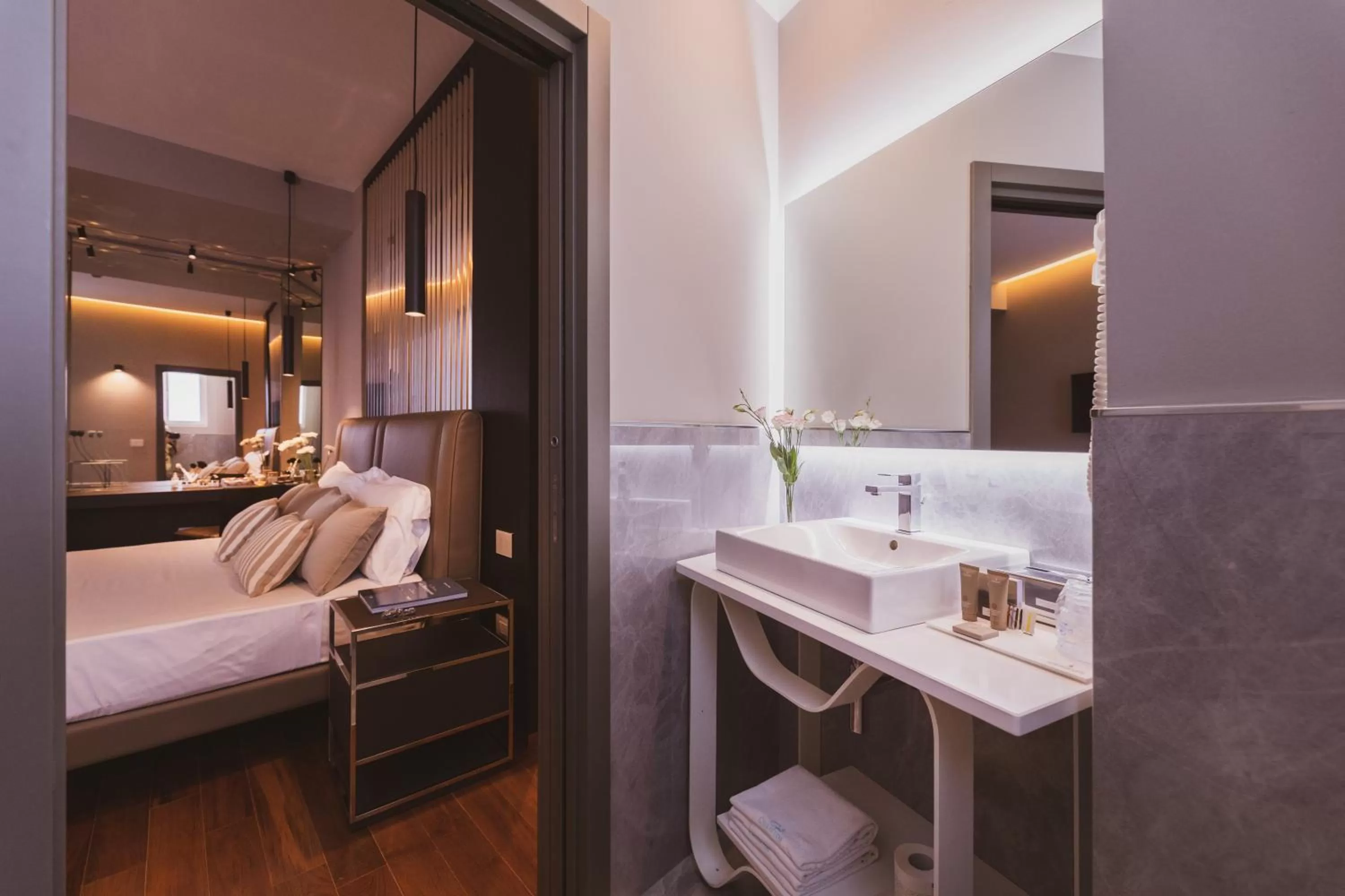 Toilet, Bed in Callistos Hotel & Spa