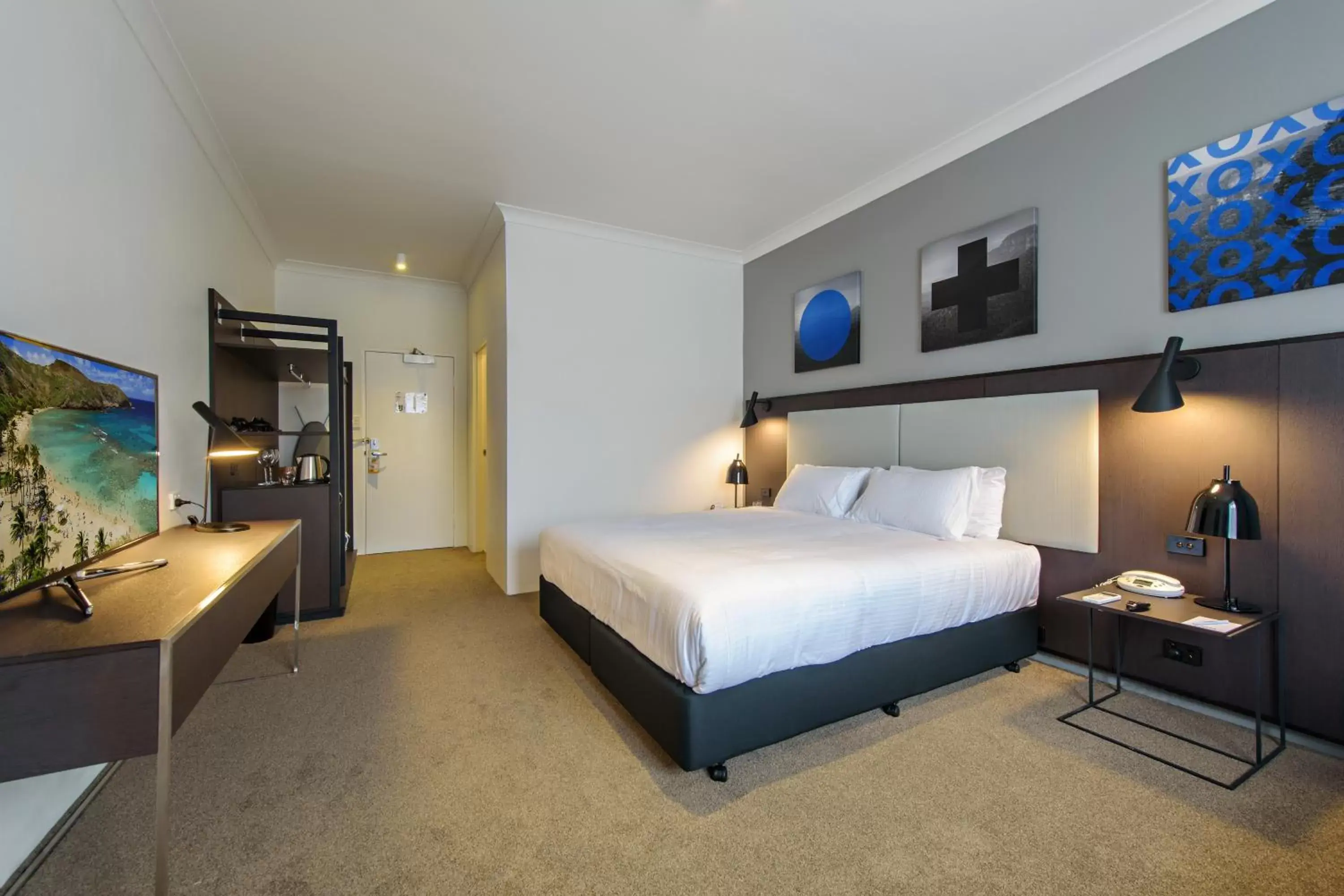 Photo of the whole room, Bed in CKS Sydney Airport Hotel