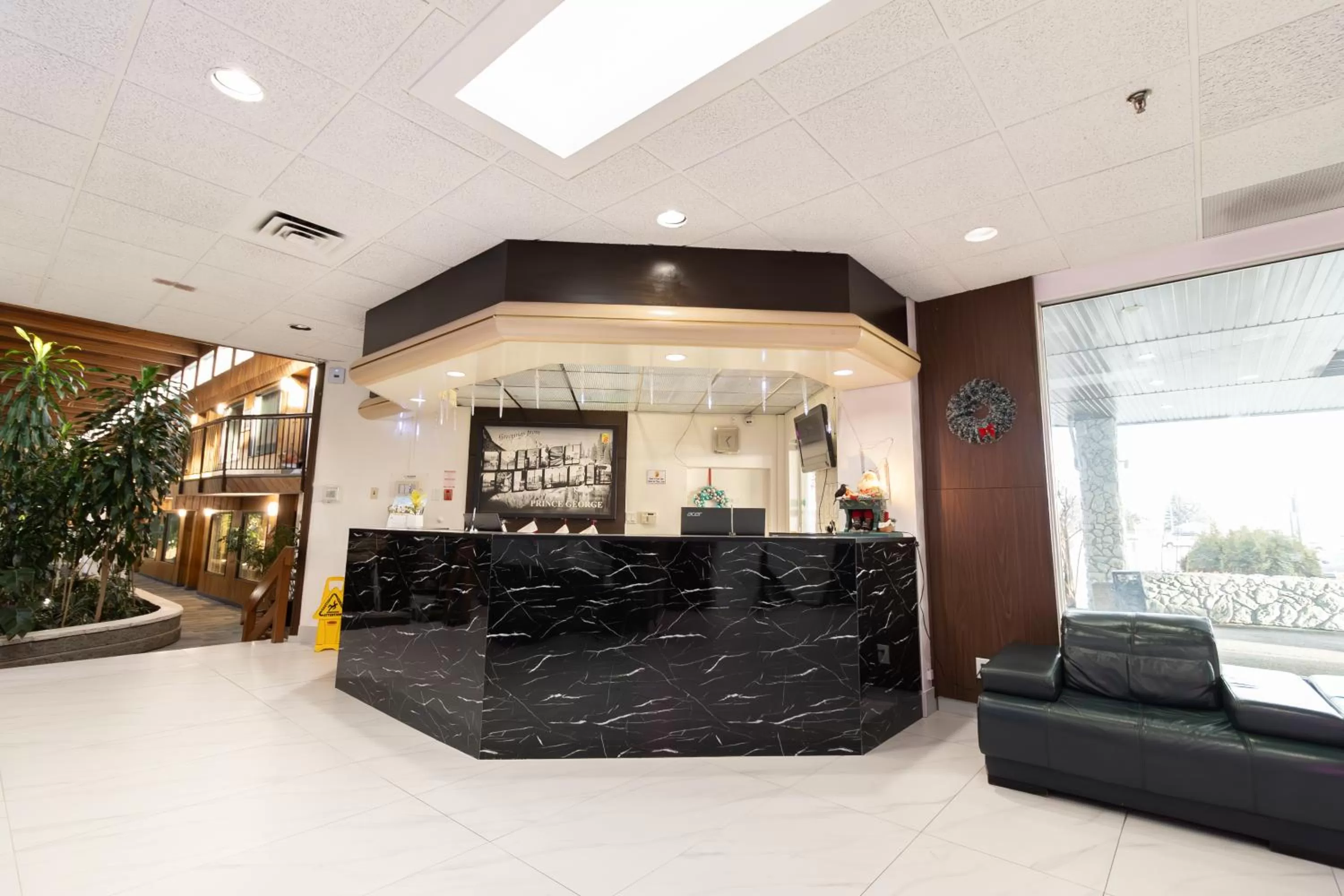 Lobby or reception in Super 8 by Wyndham Prince George