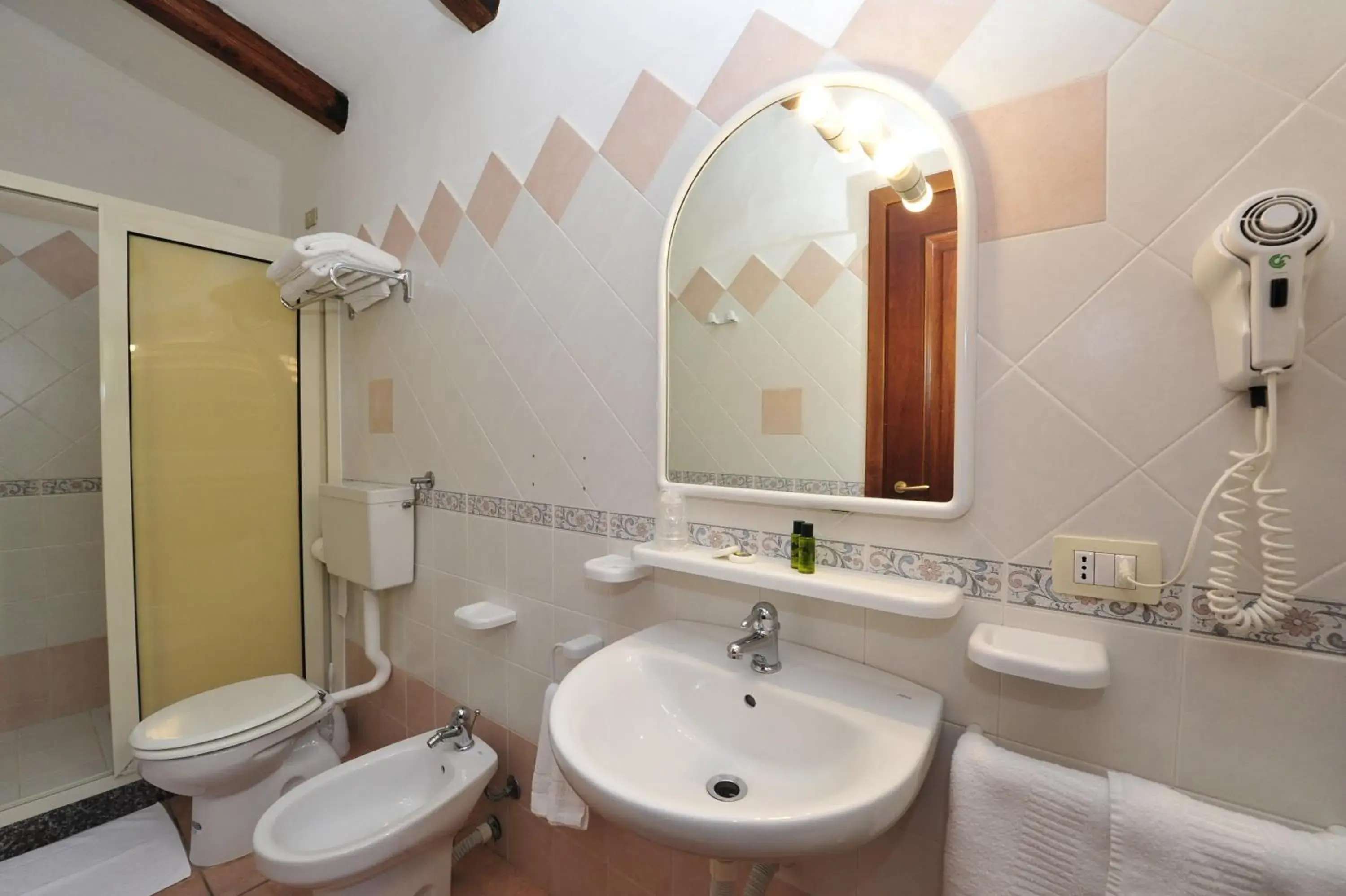 Bathroom in Hotel L'Esagono
