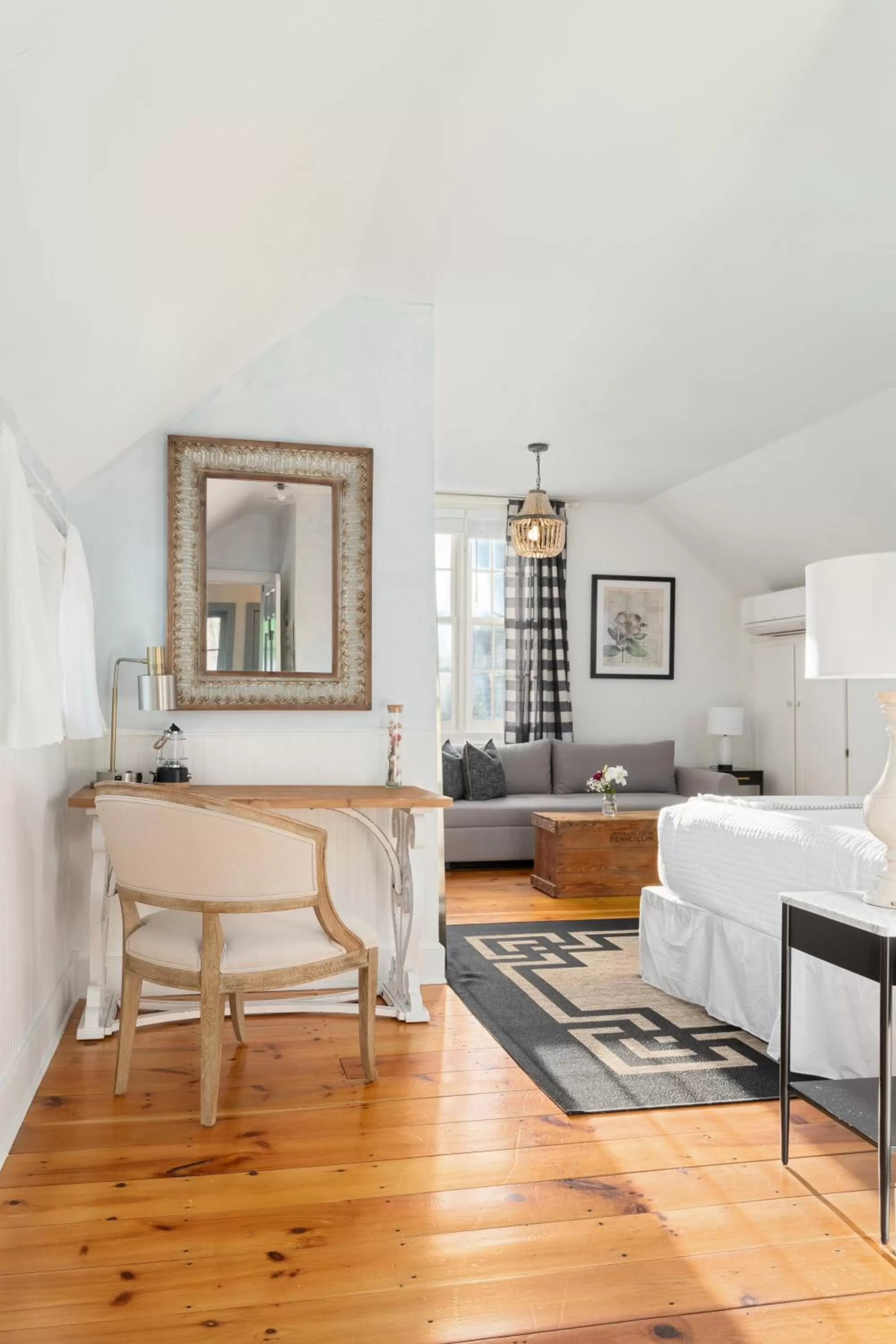 Photo of the whole room in Inn at Silver Maple Farm