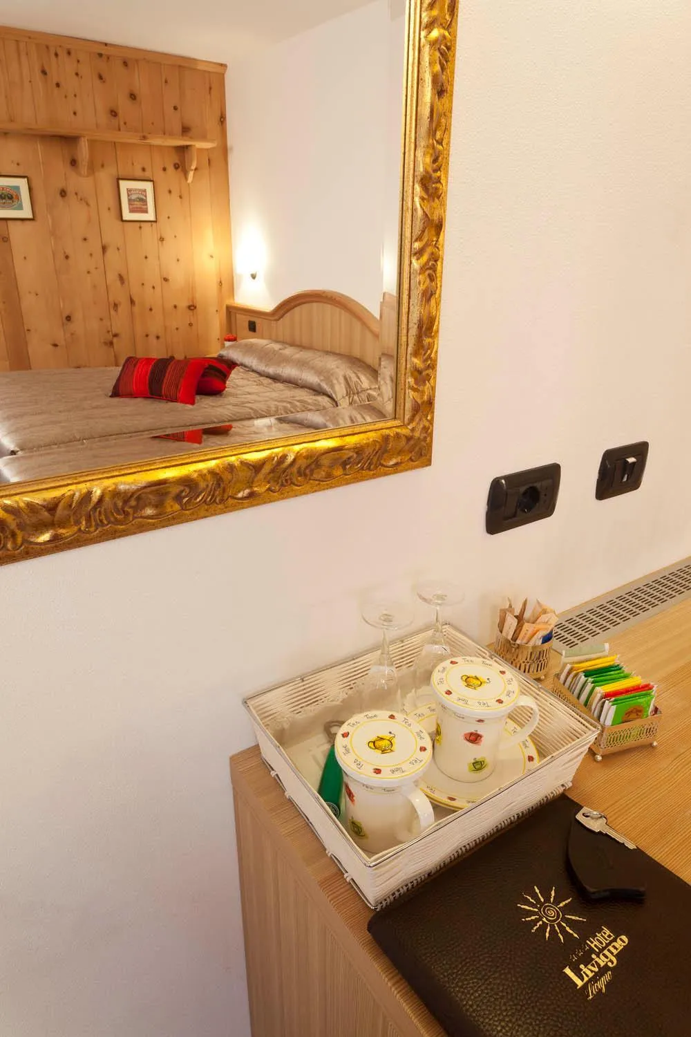 Coffee/tea facilities, Bed in Hotel Livigno