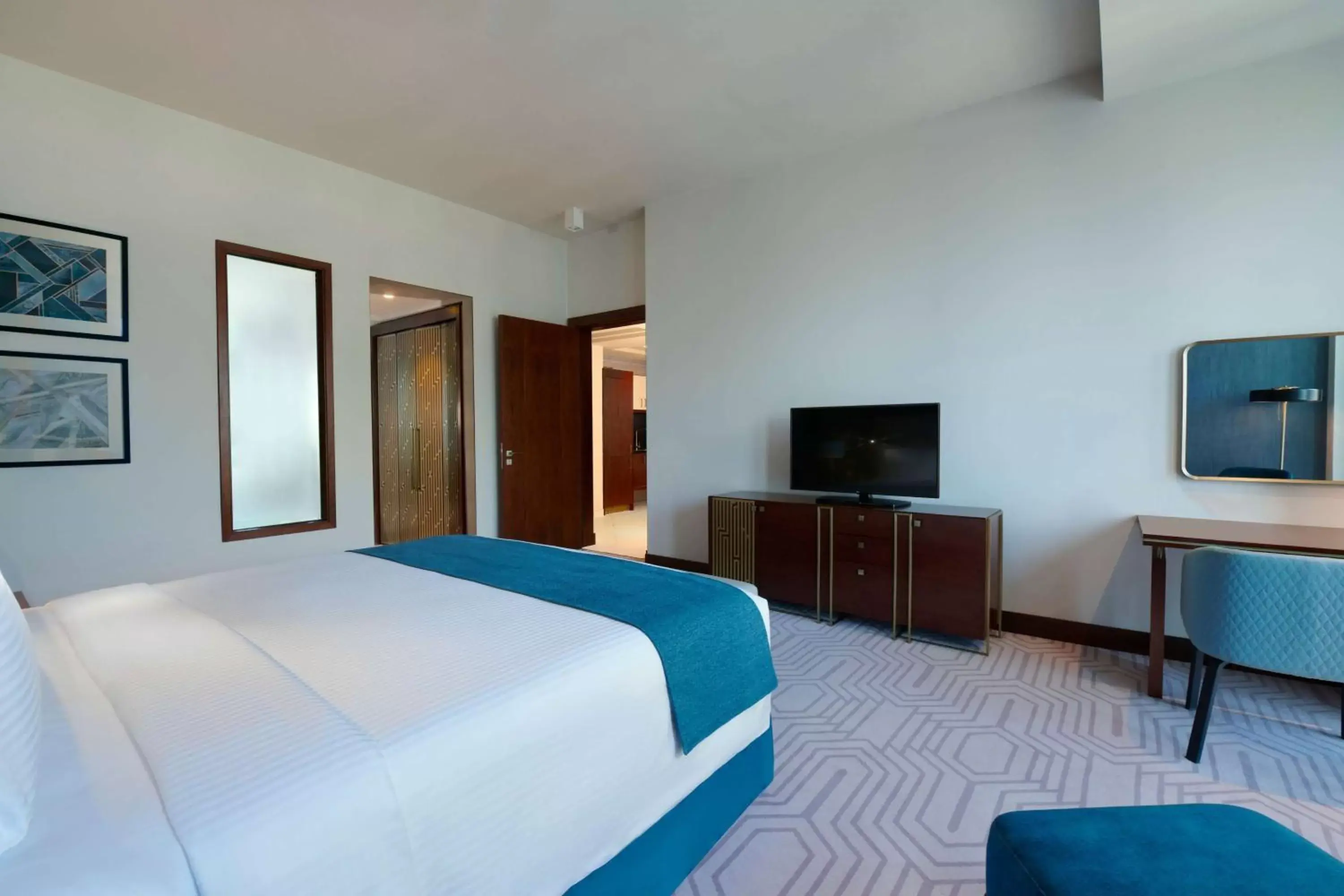 Bed, TV/Entertainment Center in Wyndham Grand Doha West Bay Beach