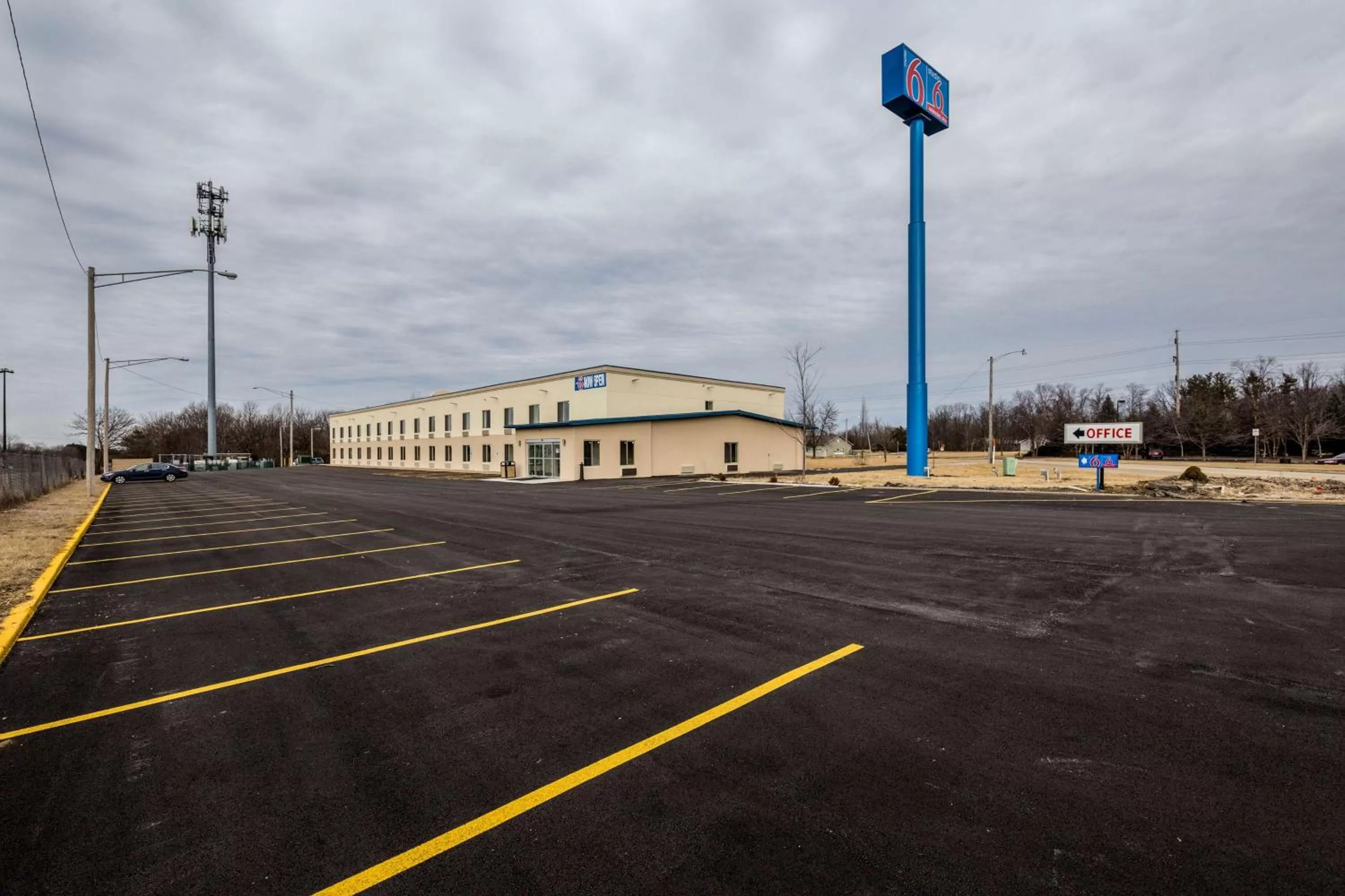 Property building in Motel 6 Peoria