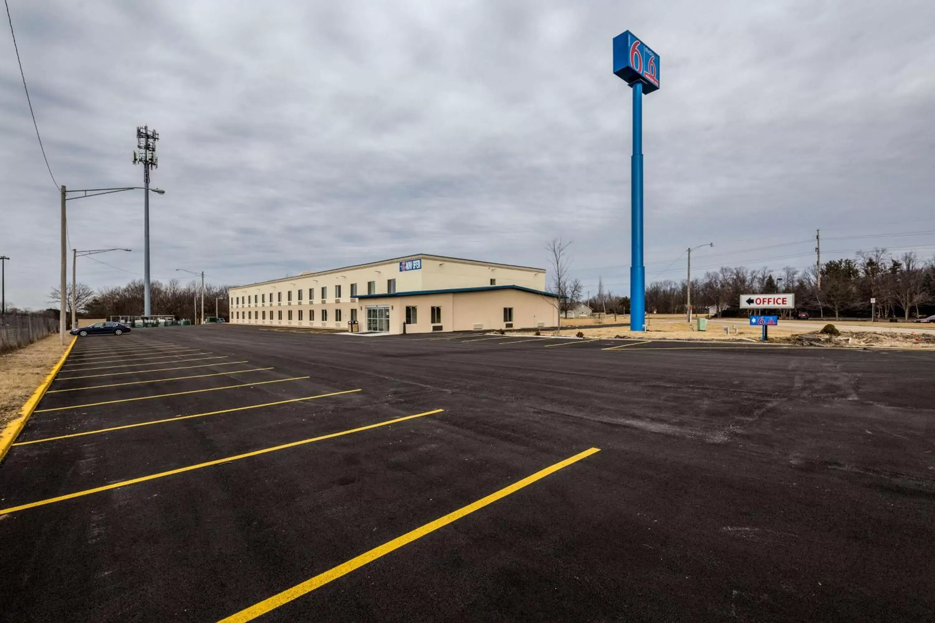 Property Building in Motel 6 Peoria