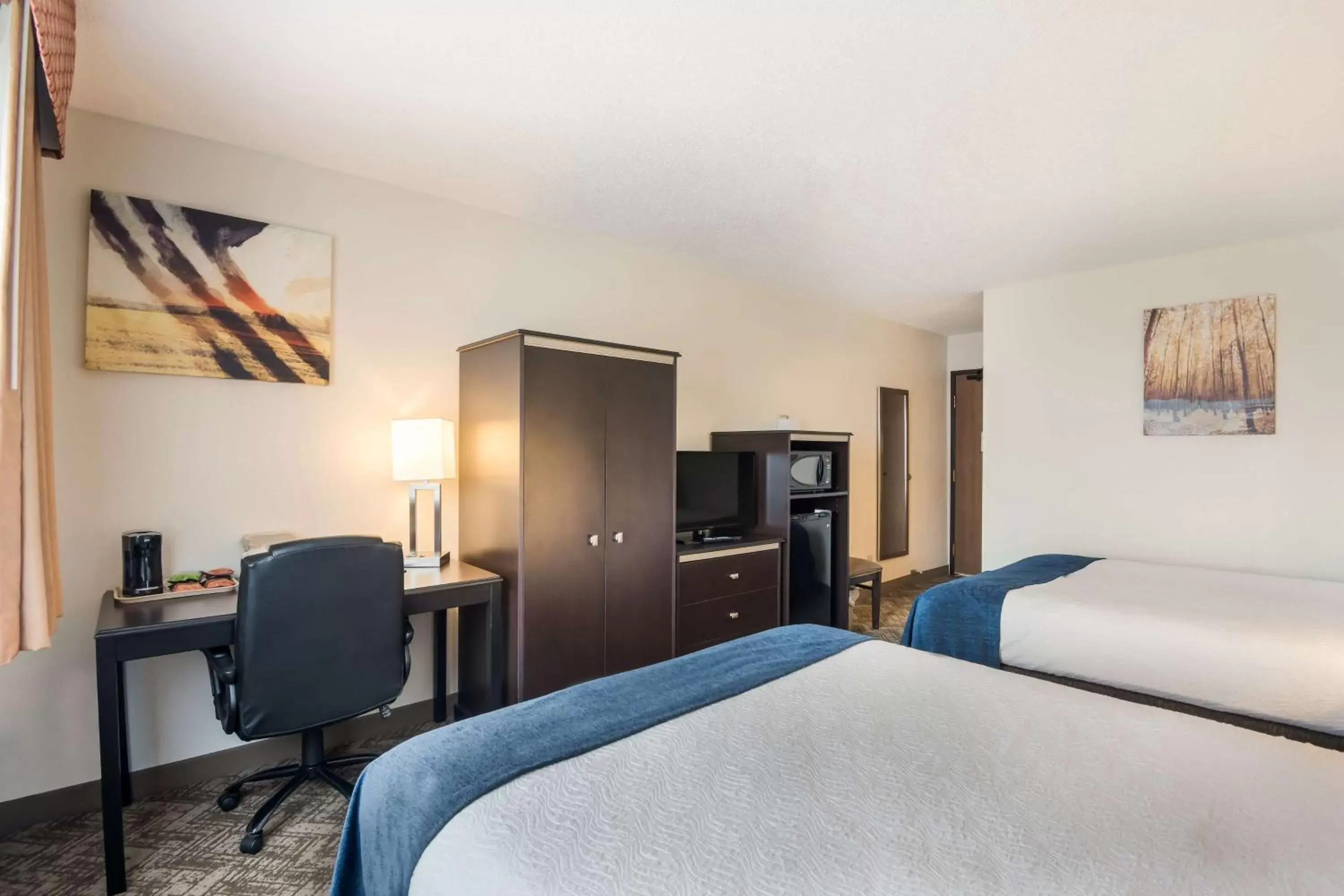 Bedroom, Bed in Best Western Mount Pleasant Inn Bedroom, Bed in Best Western Mount Pleasant Inn